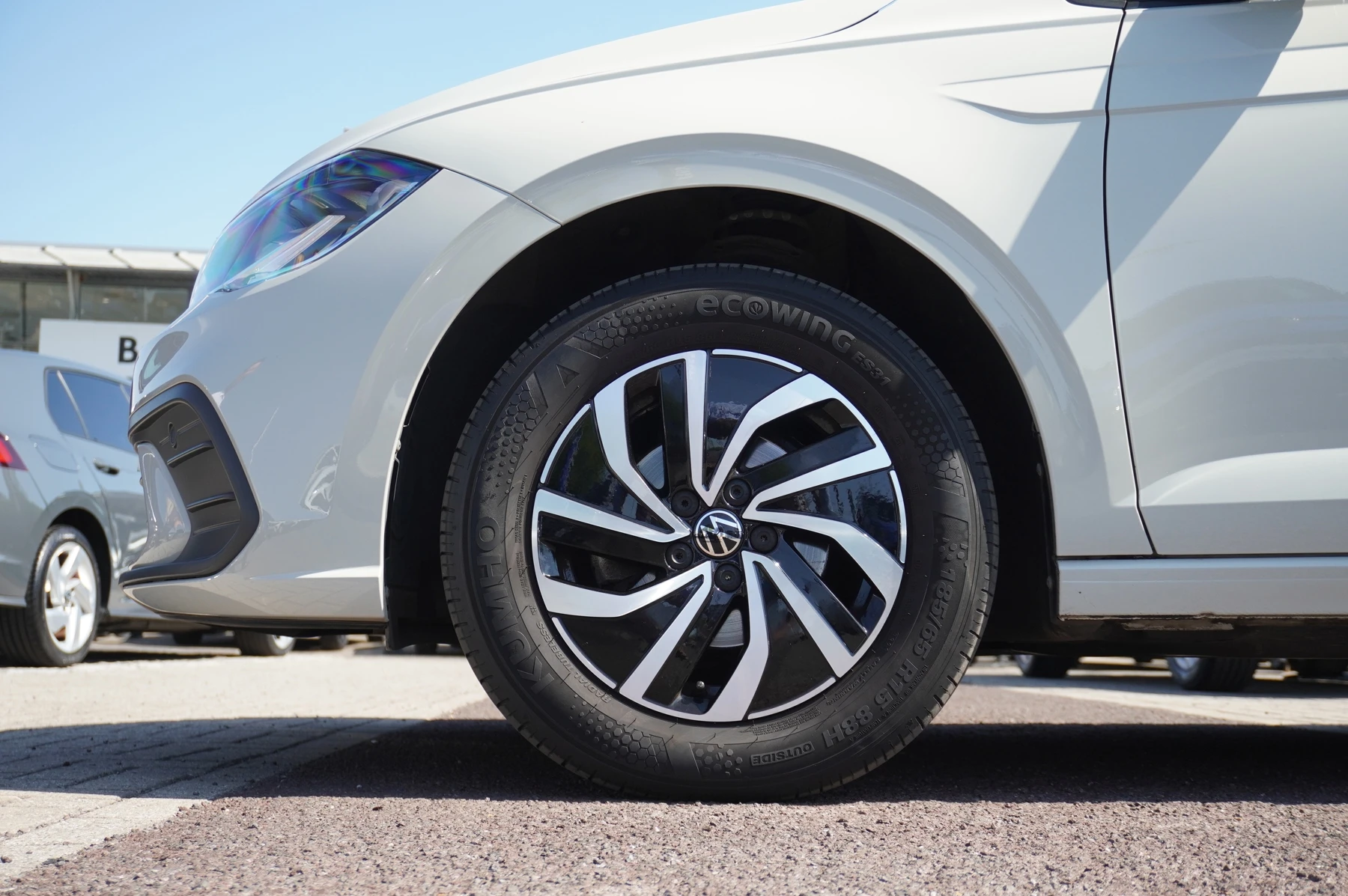 Volkswagen-Polo-image-4
