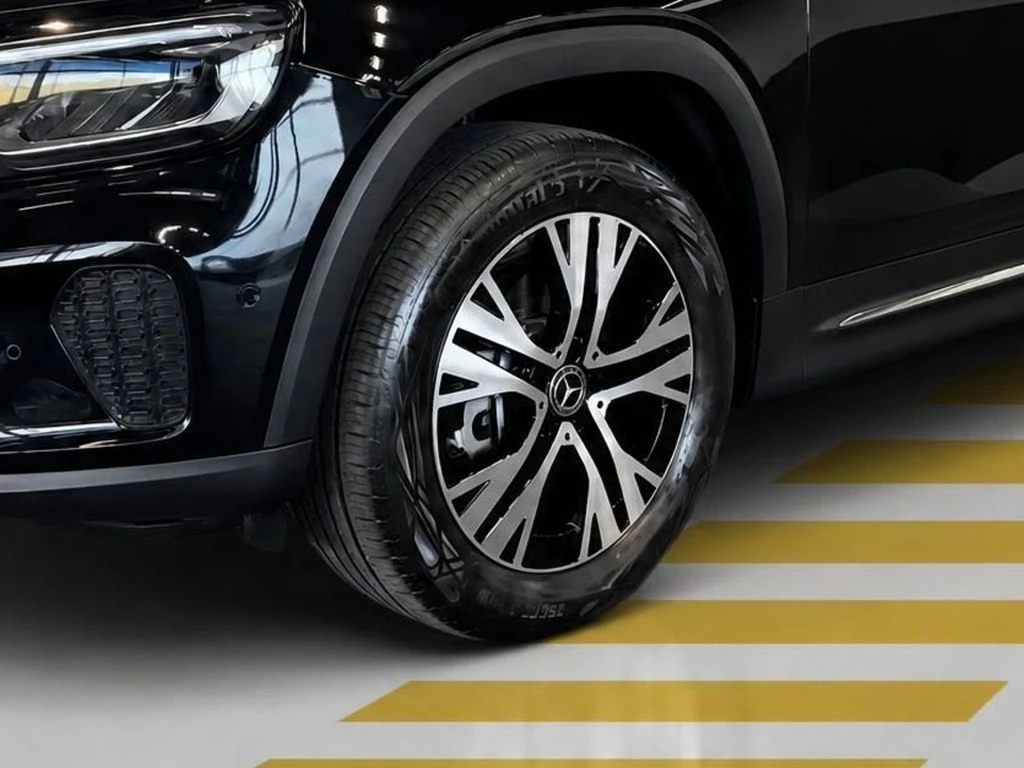 Mercedes-Benz-GLB 200 d-image-5