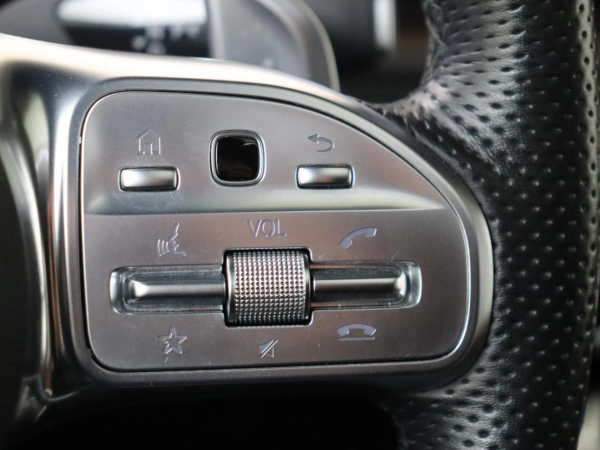 Mercedes-Benz-G-Klasse-image-21