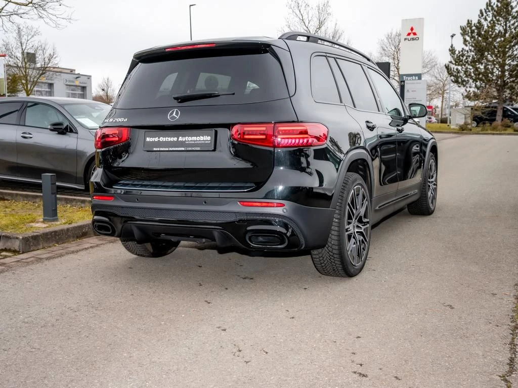 Mercedes-Benz-GLB 200 d-image-5