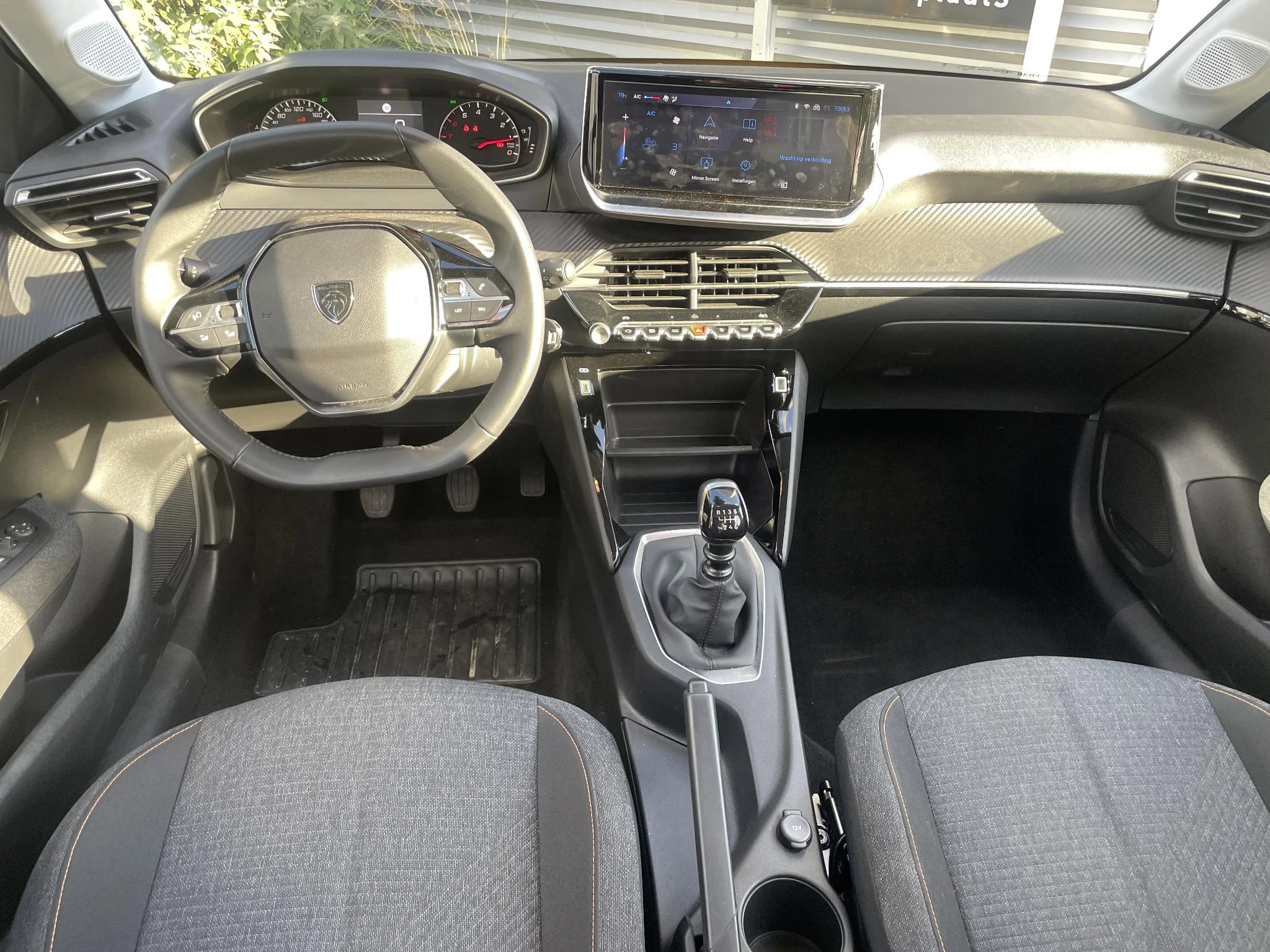 Peugeot-208-image-9
