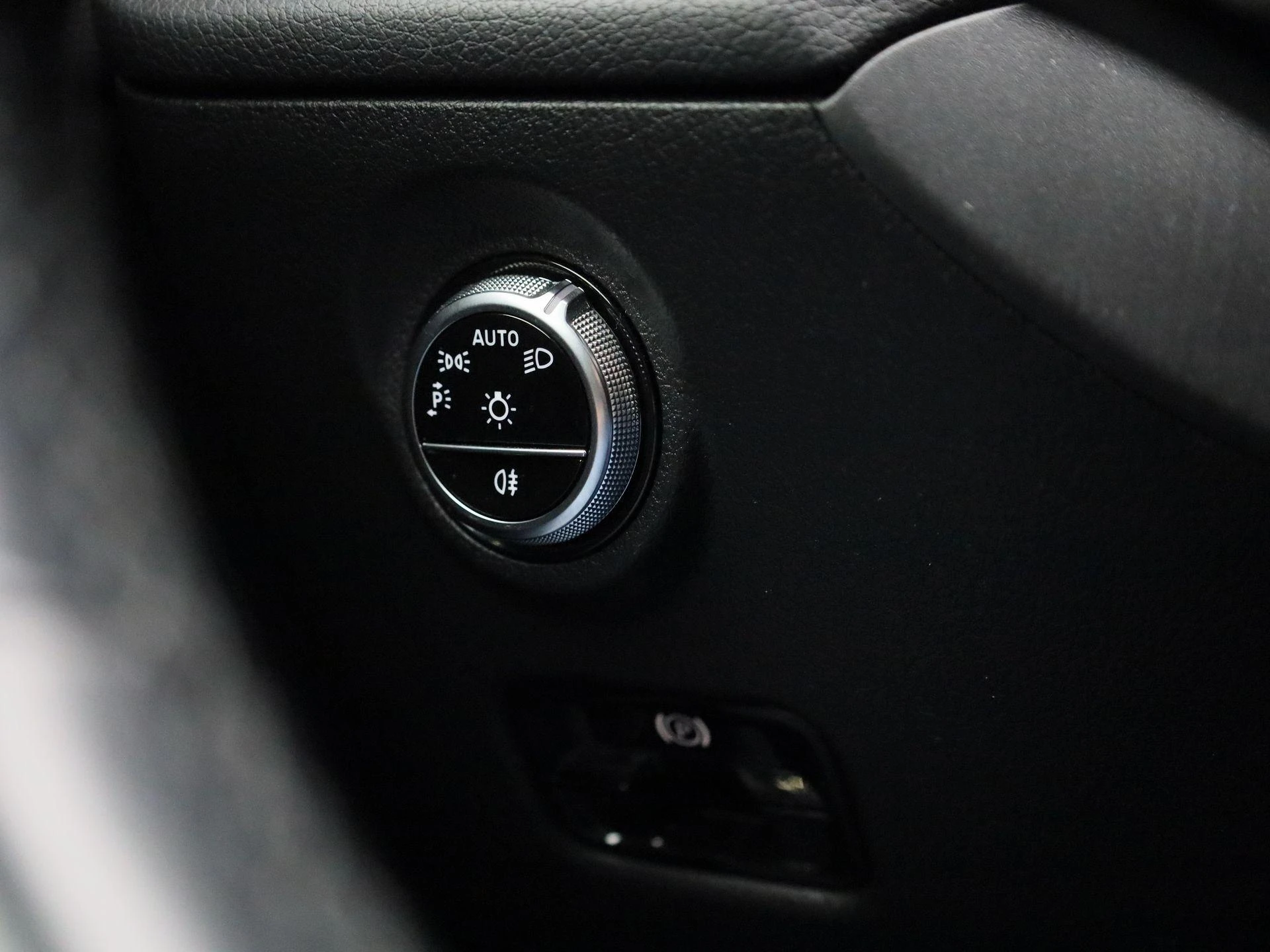 Mercedes-Benz-C-Klasse-image-17