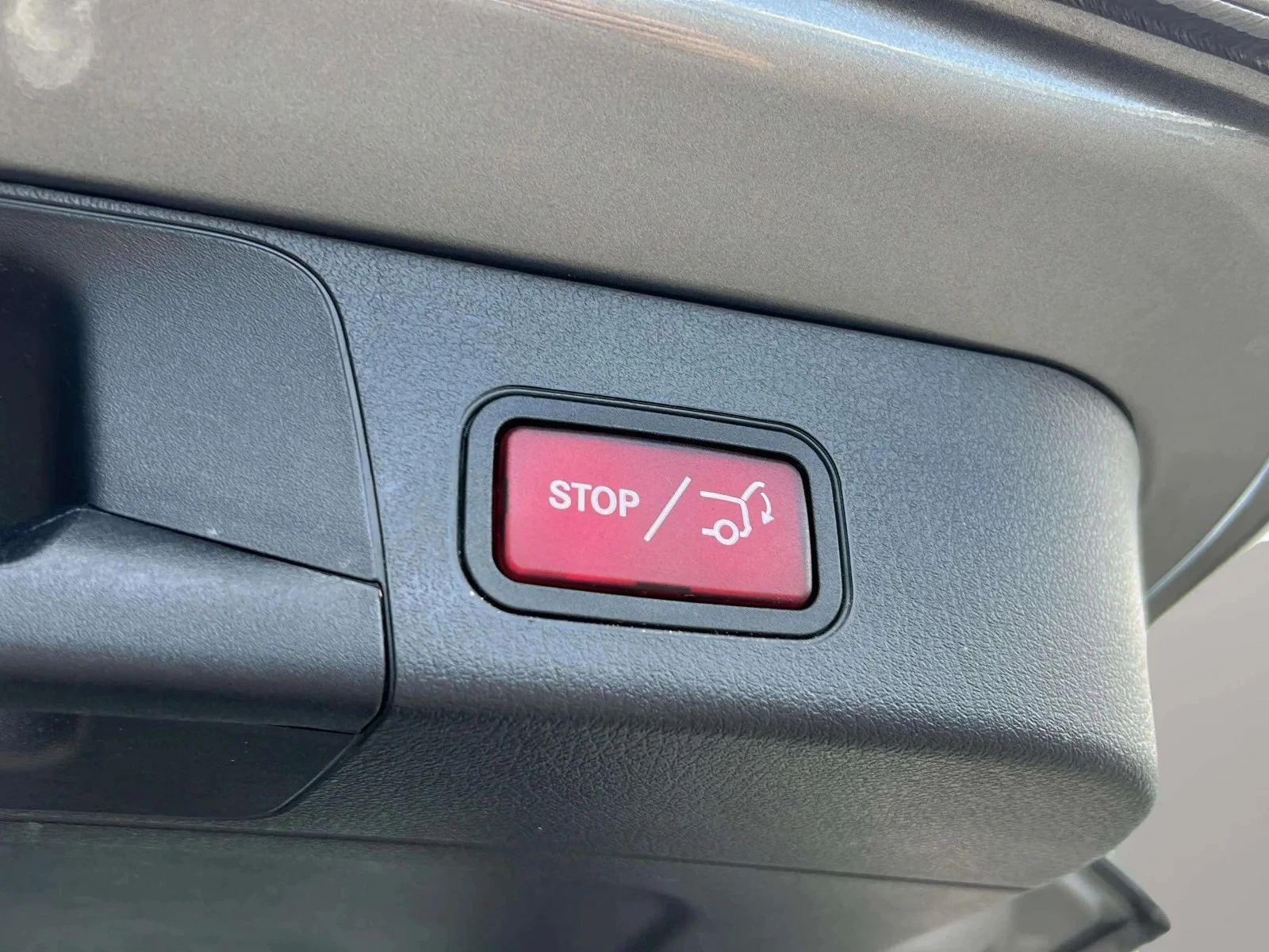 Mercedes-Benz-EQB-image-14