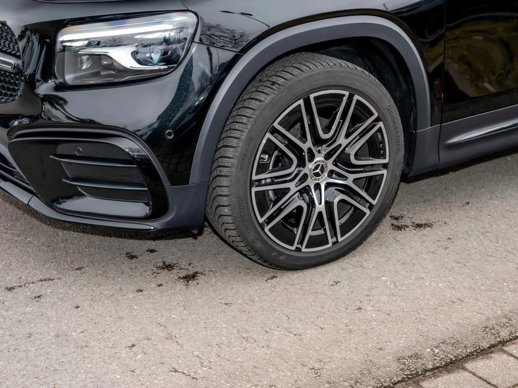 Mercedes-Benz-GLB 200 d-image-6