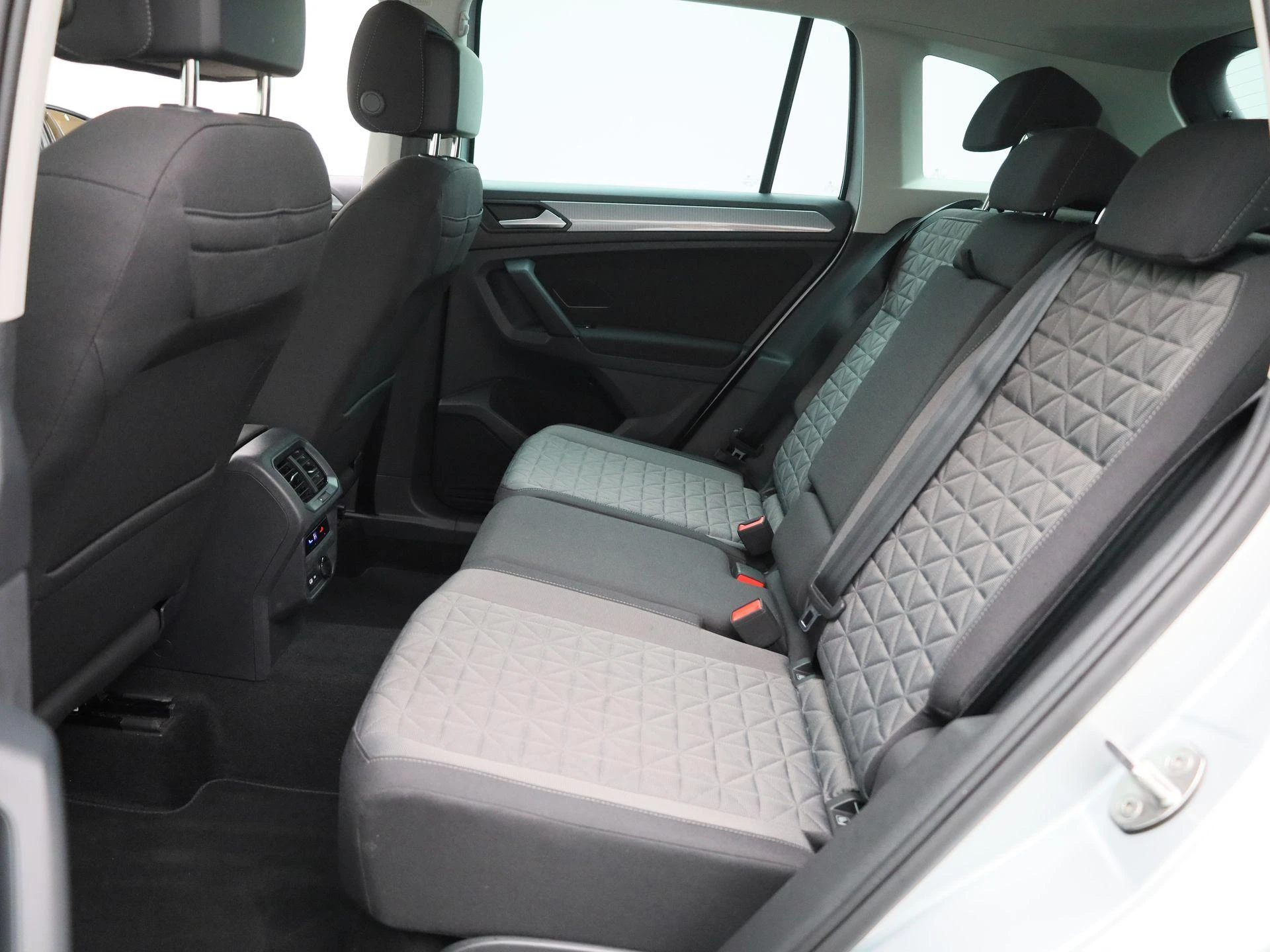 Volkswagen-Tiguan-image-14