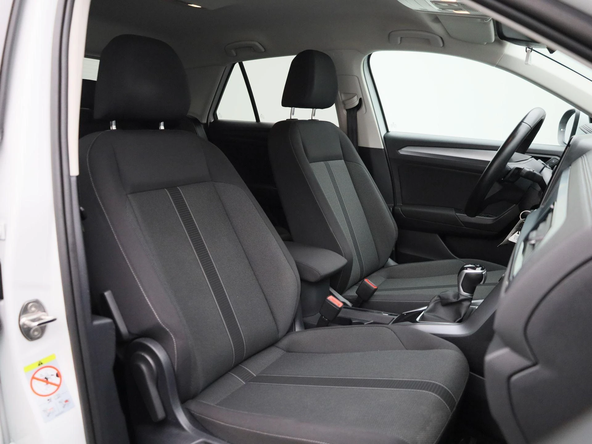 Volkswagen-T-Roc-image-29