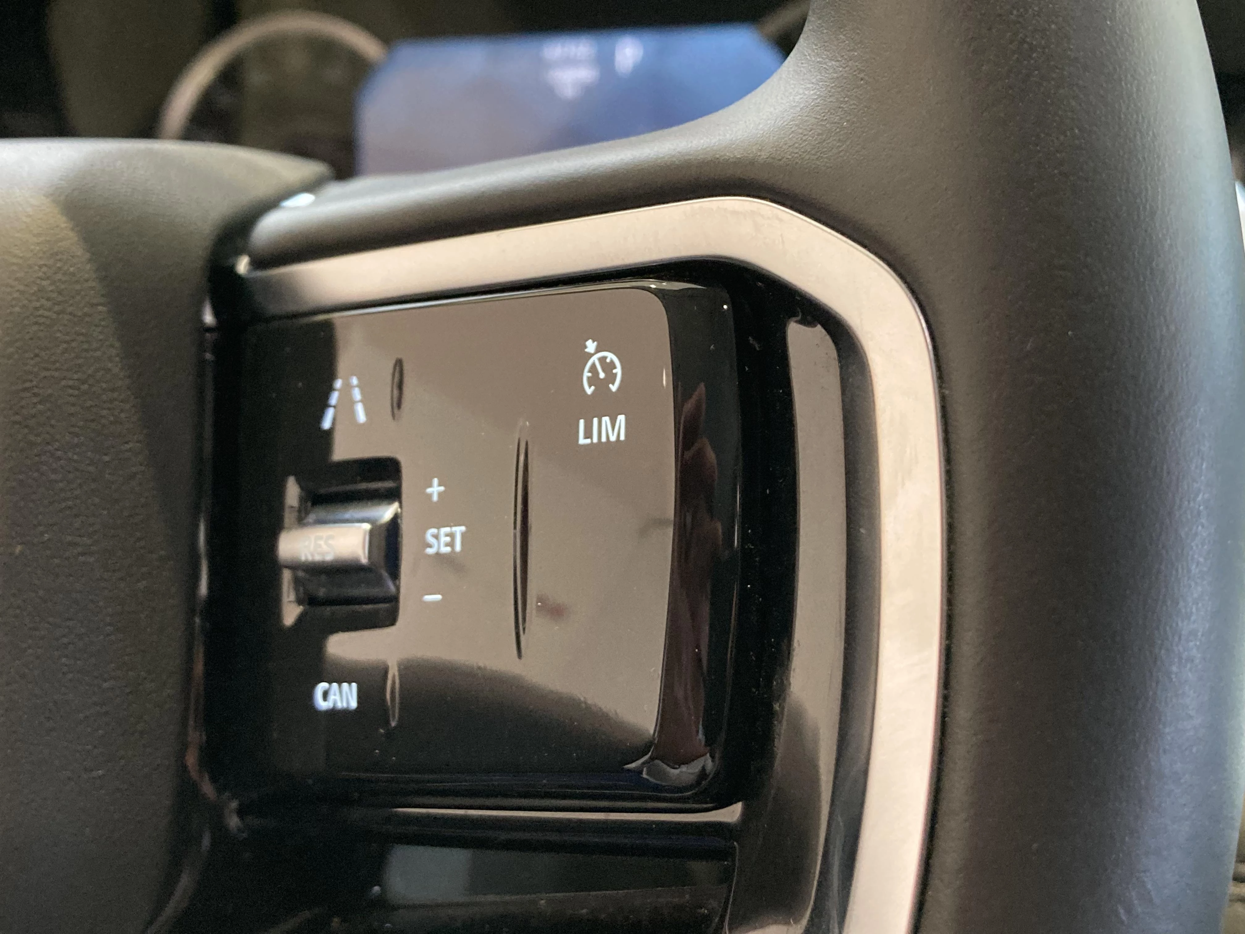 Land Rover-Discovery Sport-image-14