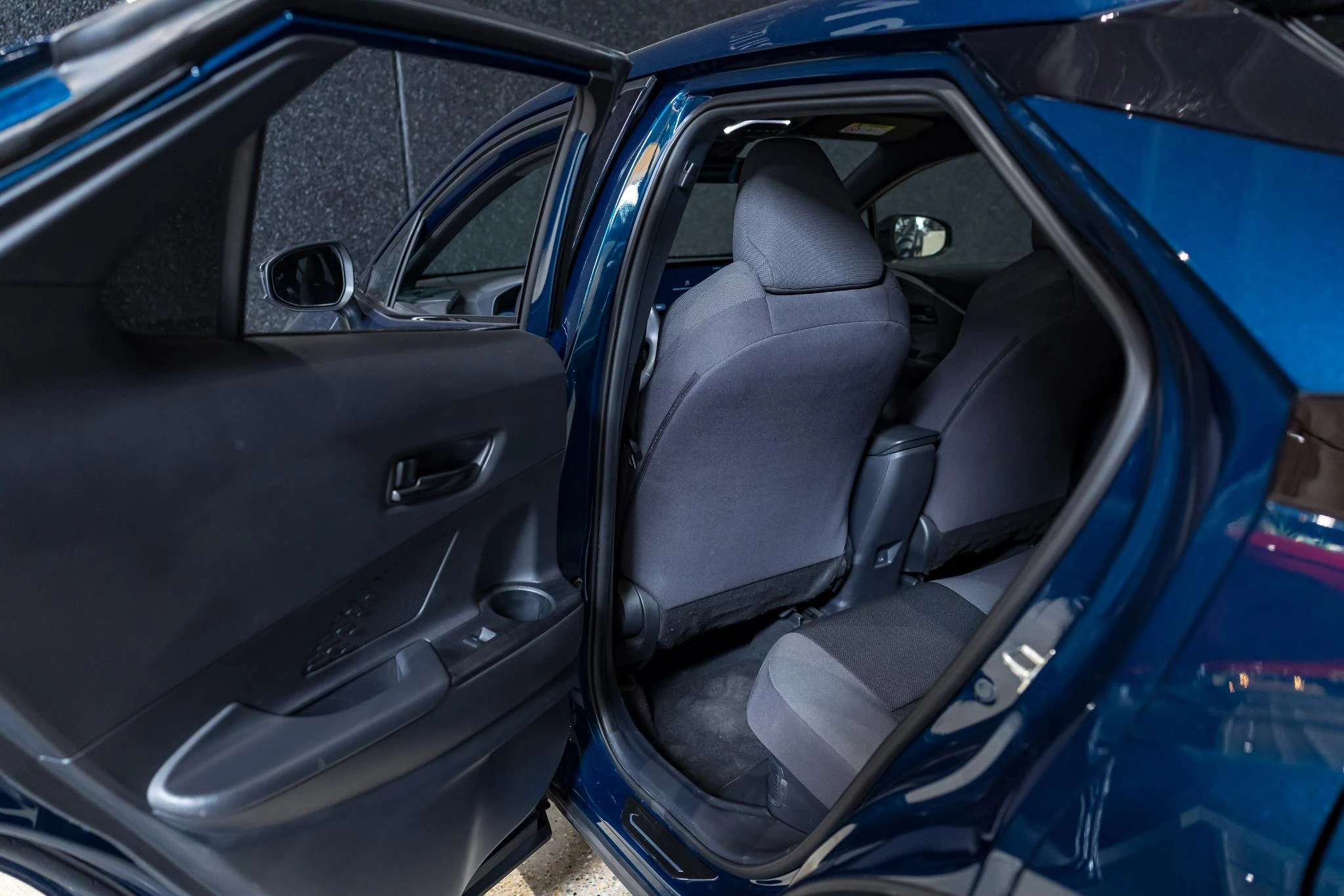 Toyota C-HR 1.8 VVT i-Hybrid C-Lub Mono-Tone E-CVT