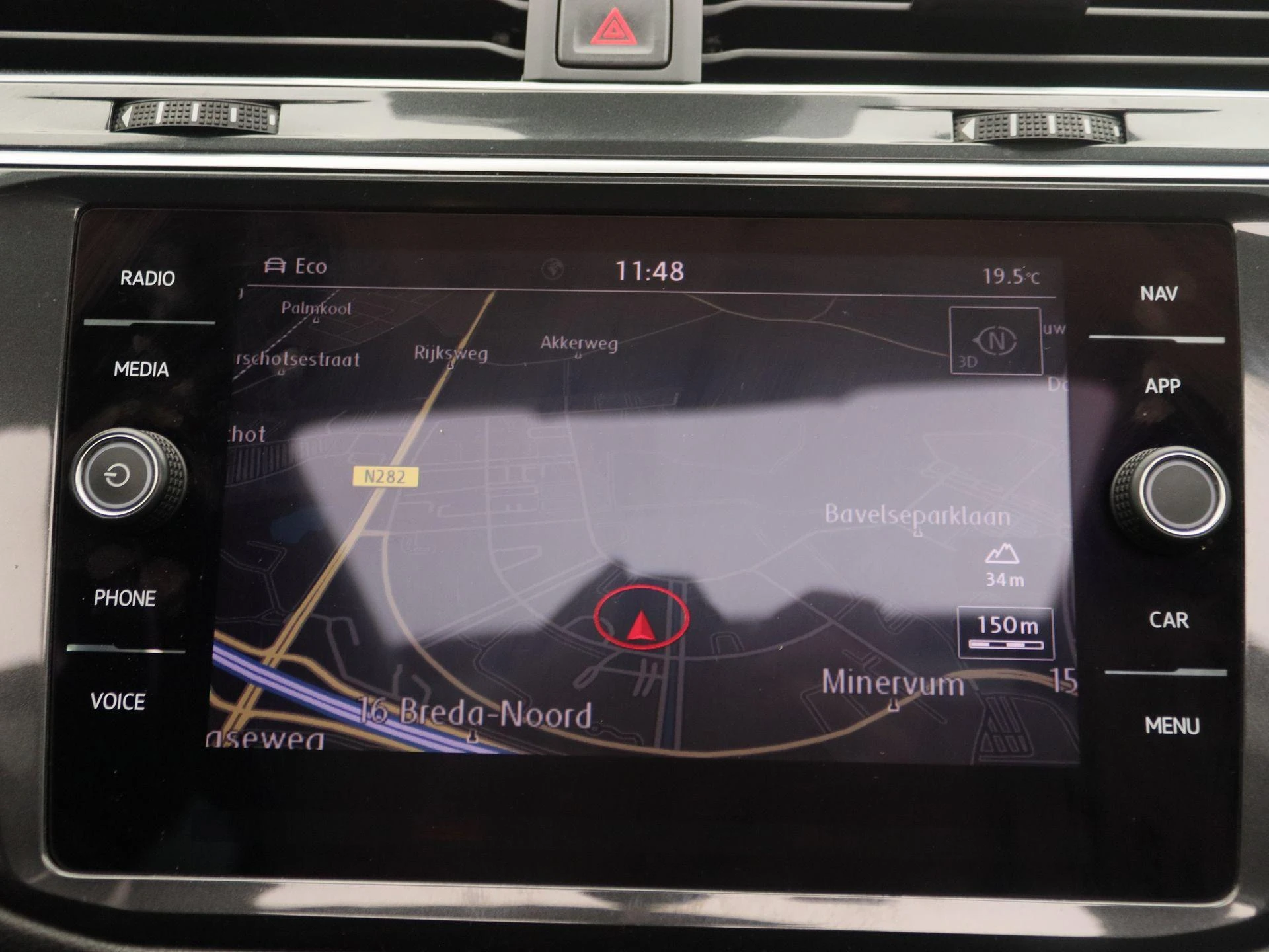 Volkswagen-Tiguan-image-9