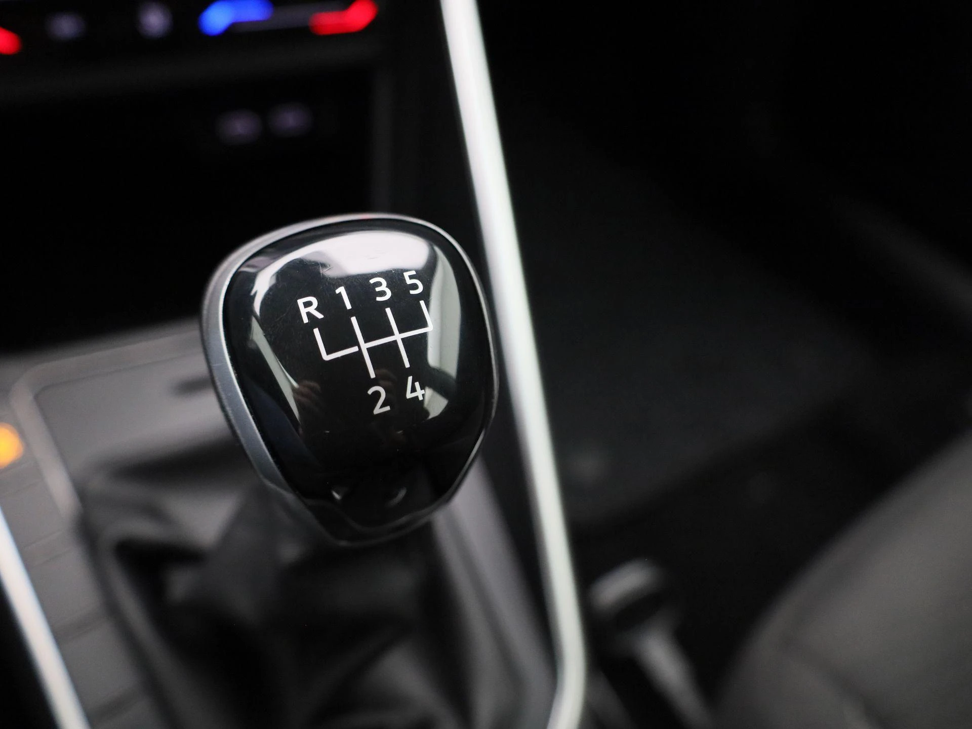 Volkswagen-Polo-image-24