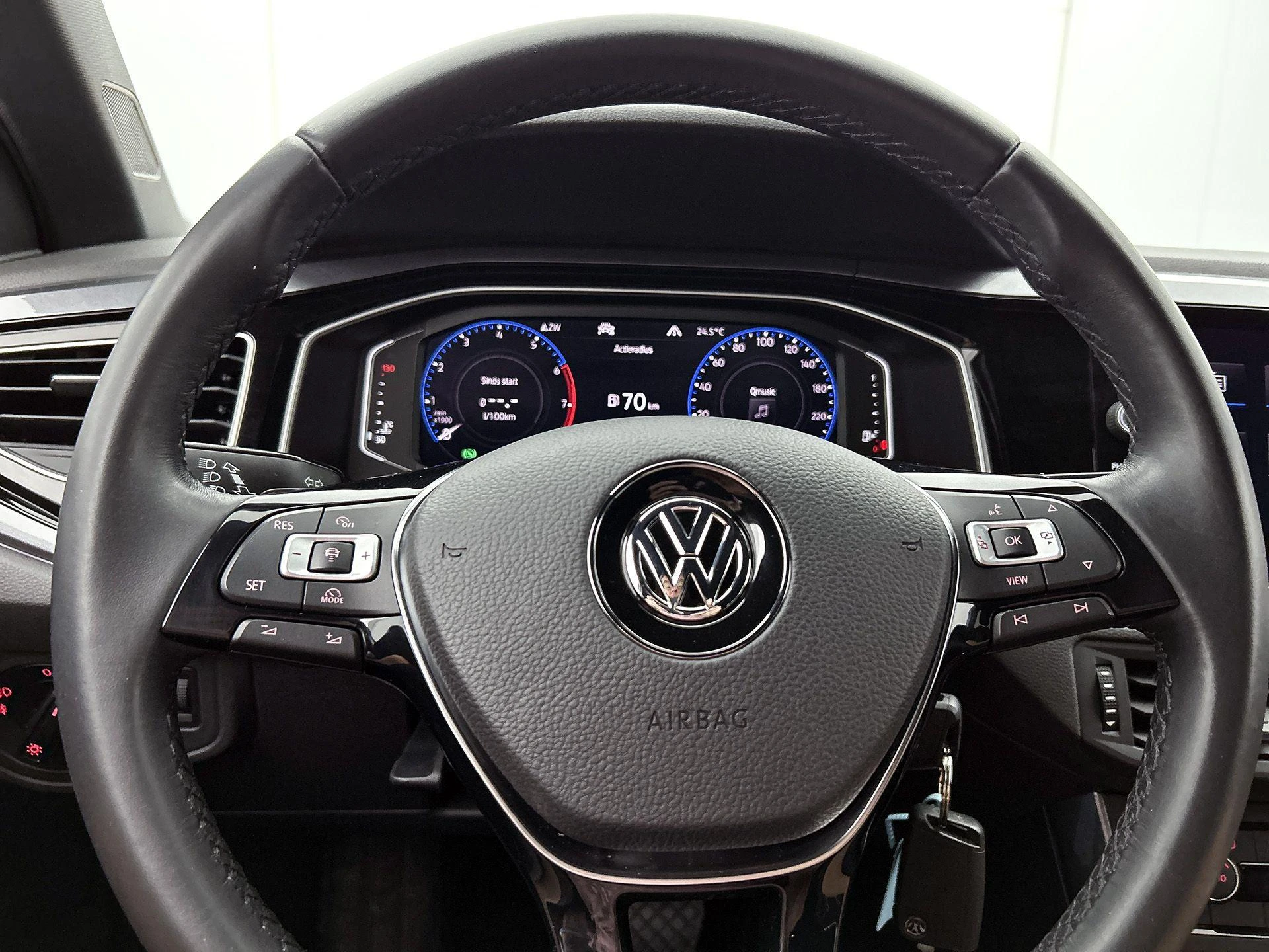 Volkswagen-Polo-image-33