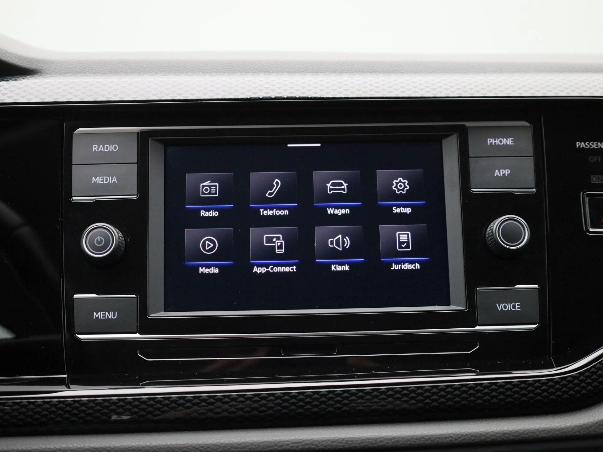 Volkswagen-Polo-image-19