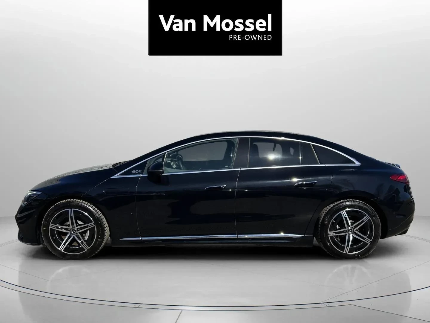Mercedes-Benz-EQE-image-7