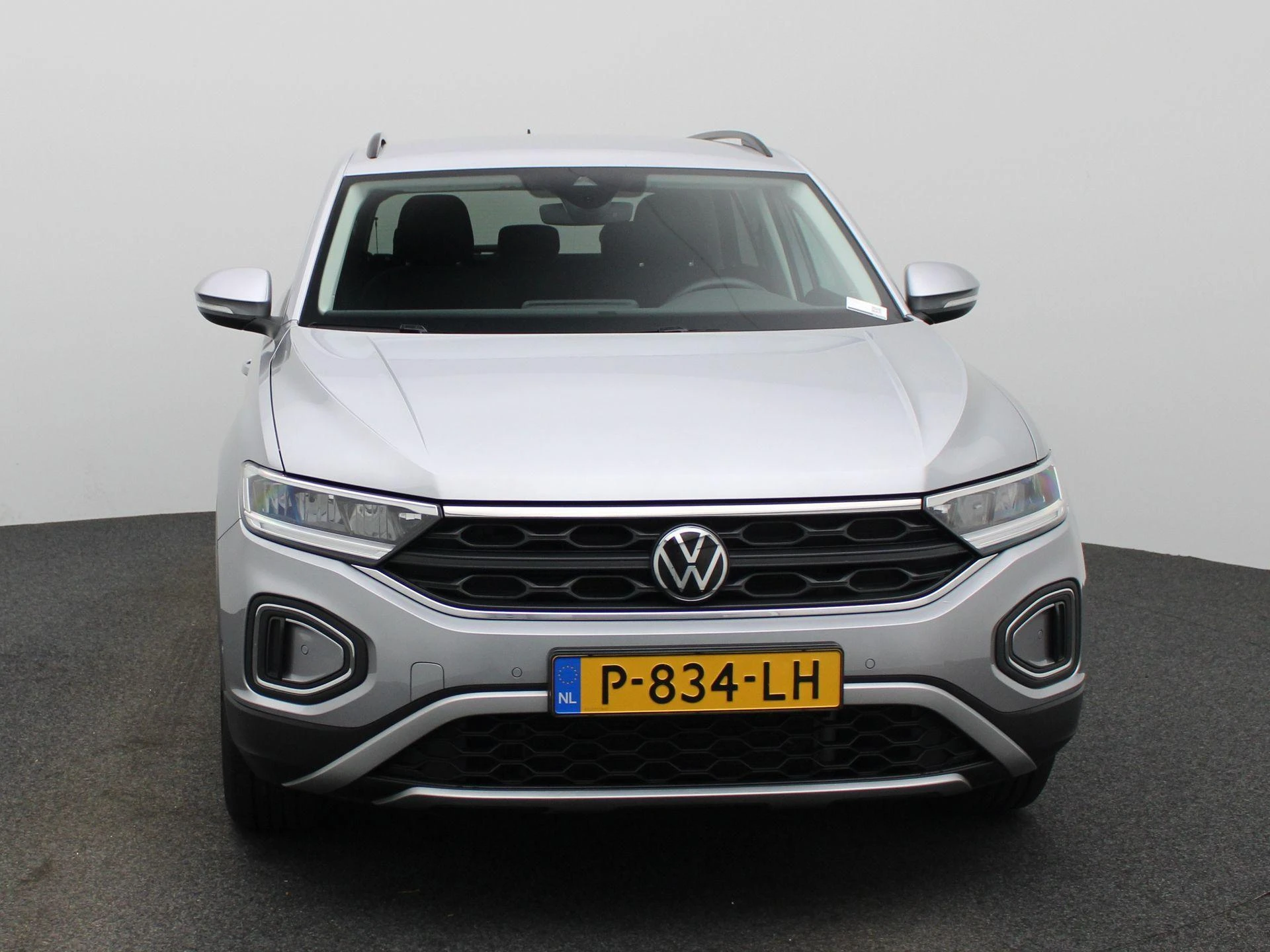 Volkswagen-T-Roc-image-2