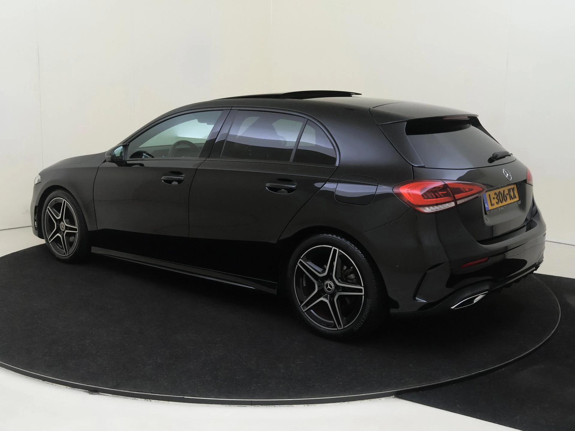 Mercedes-Benz-A-Klasse-image-2