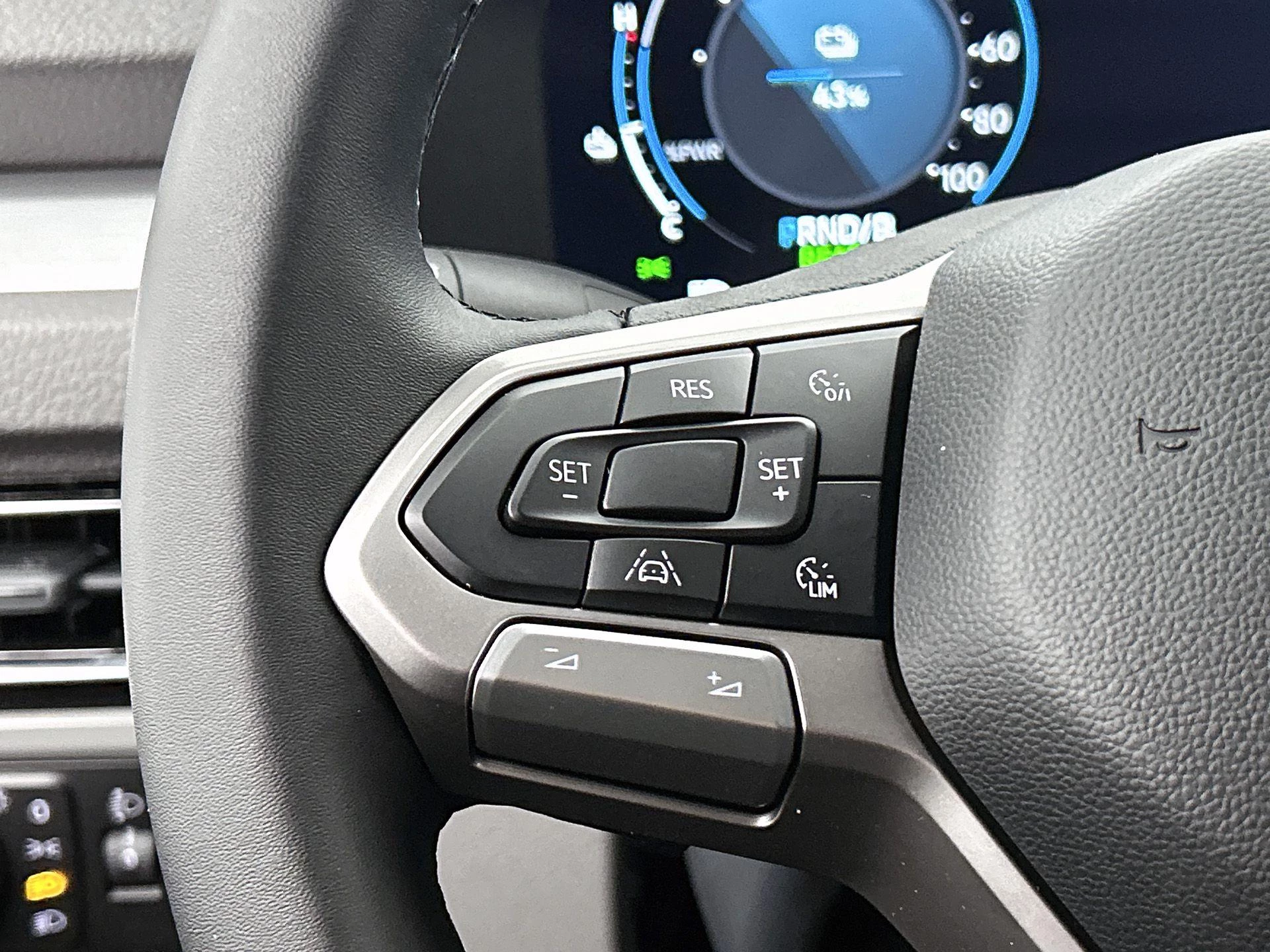 Volkswagen-e-Transporter-image-5