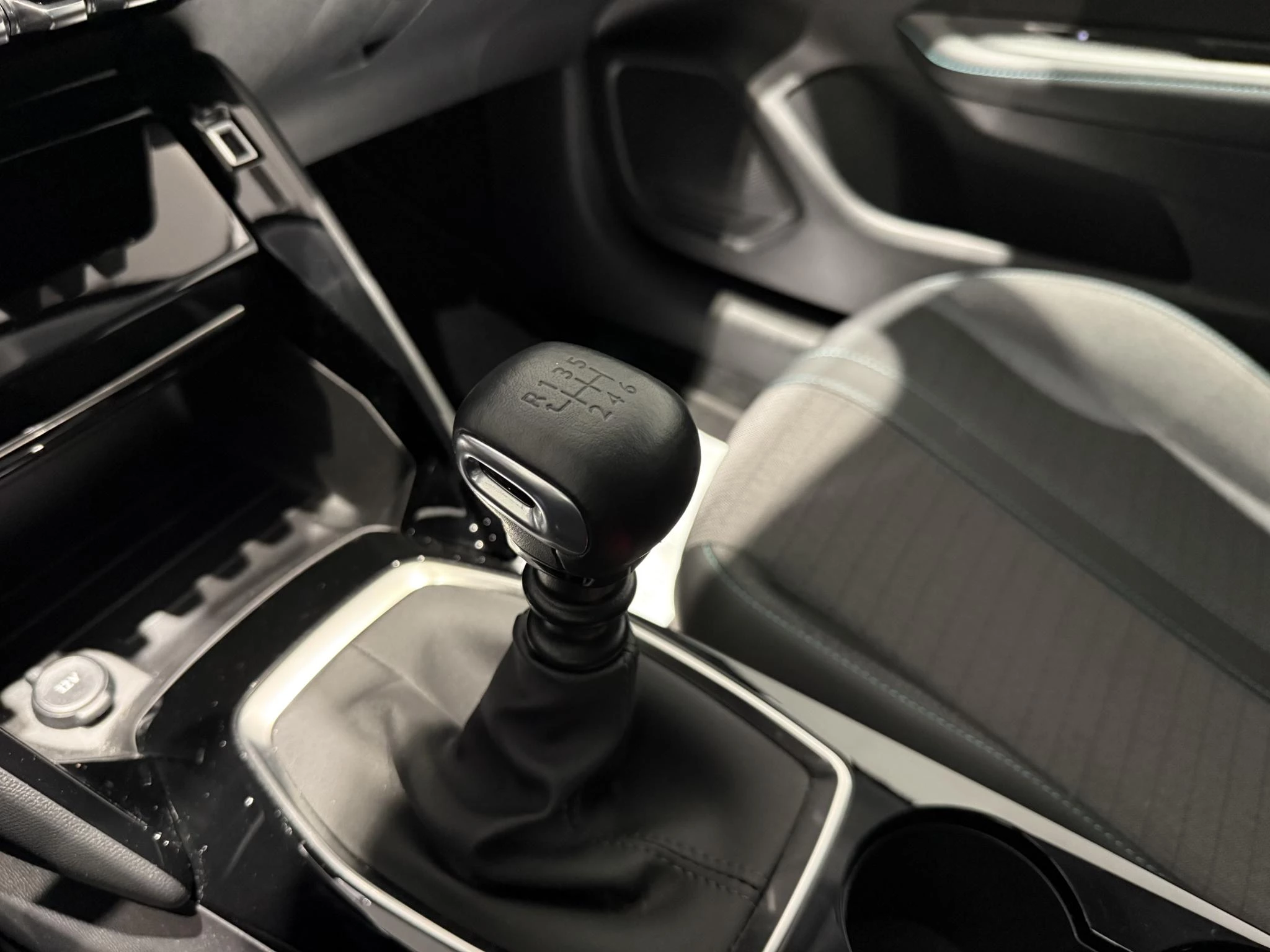 Peugeot-208-image-17