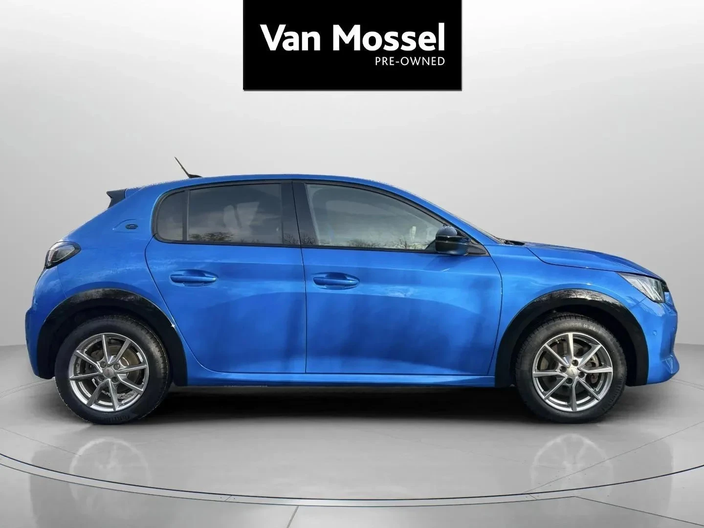 Peugeot-e-208-image-3