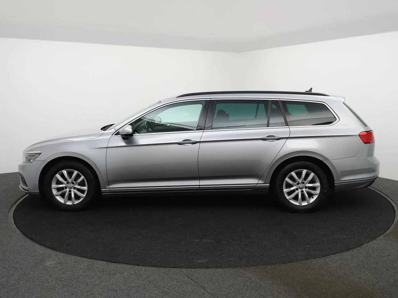 Volkswagen-Passat-image-5