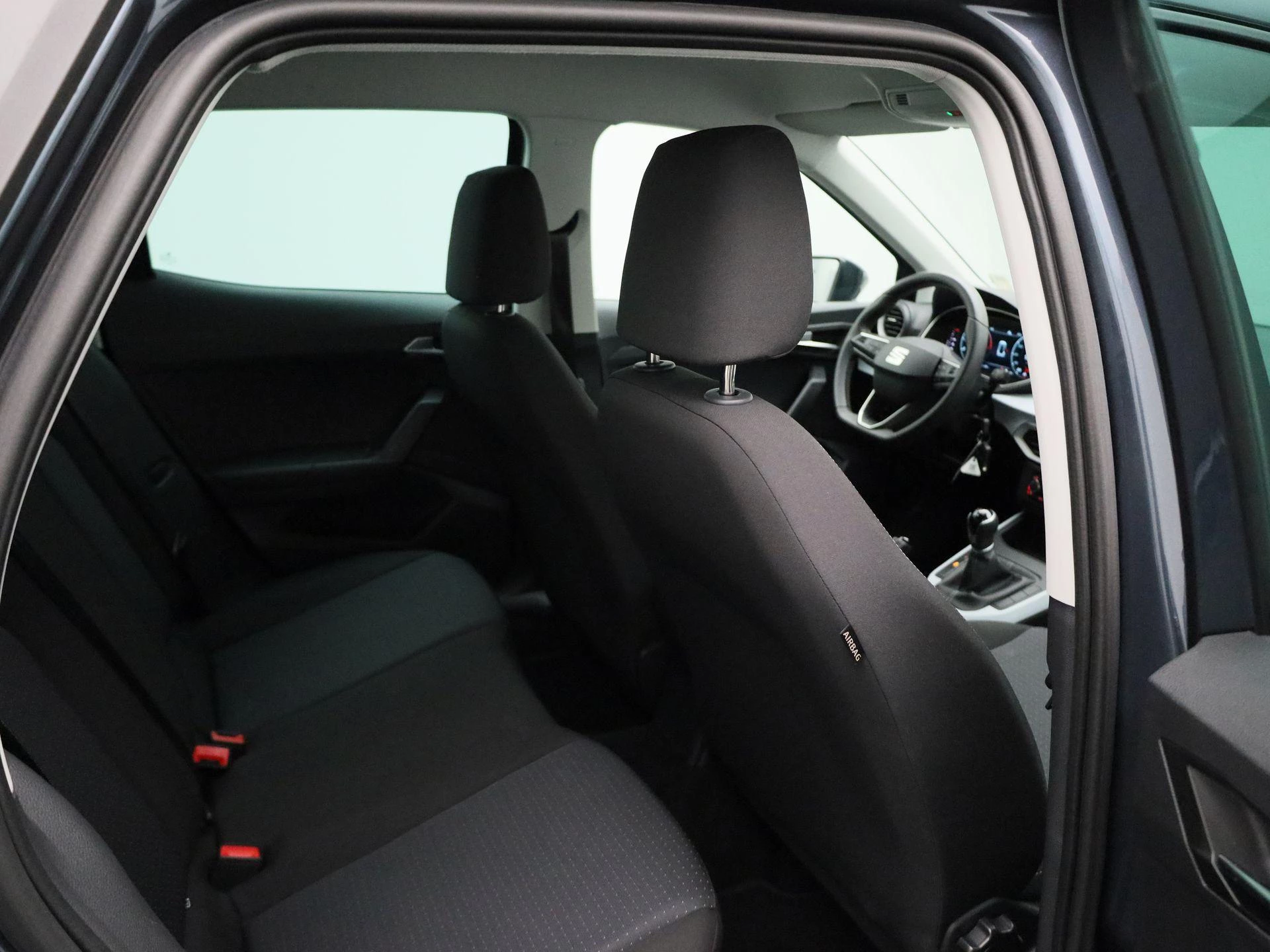 SEAT-Arona-image-28