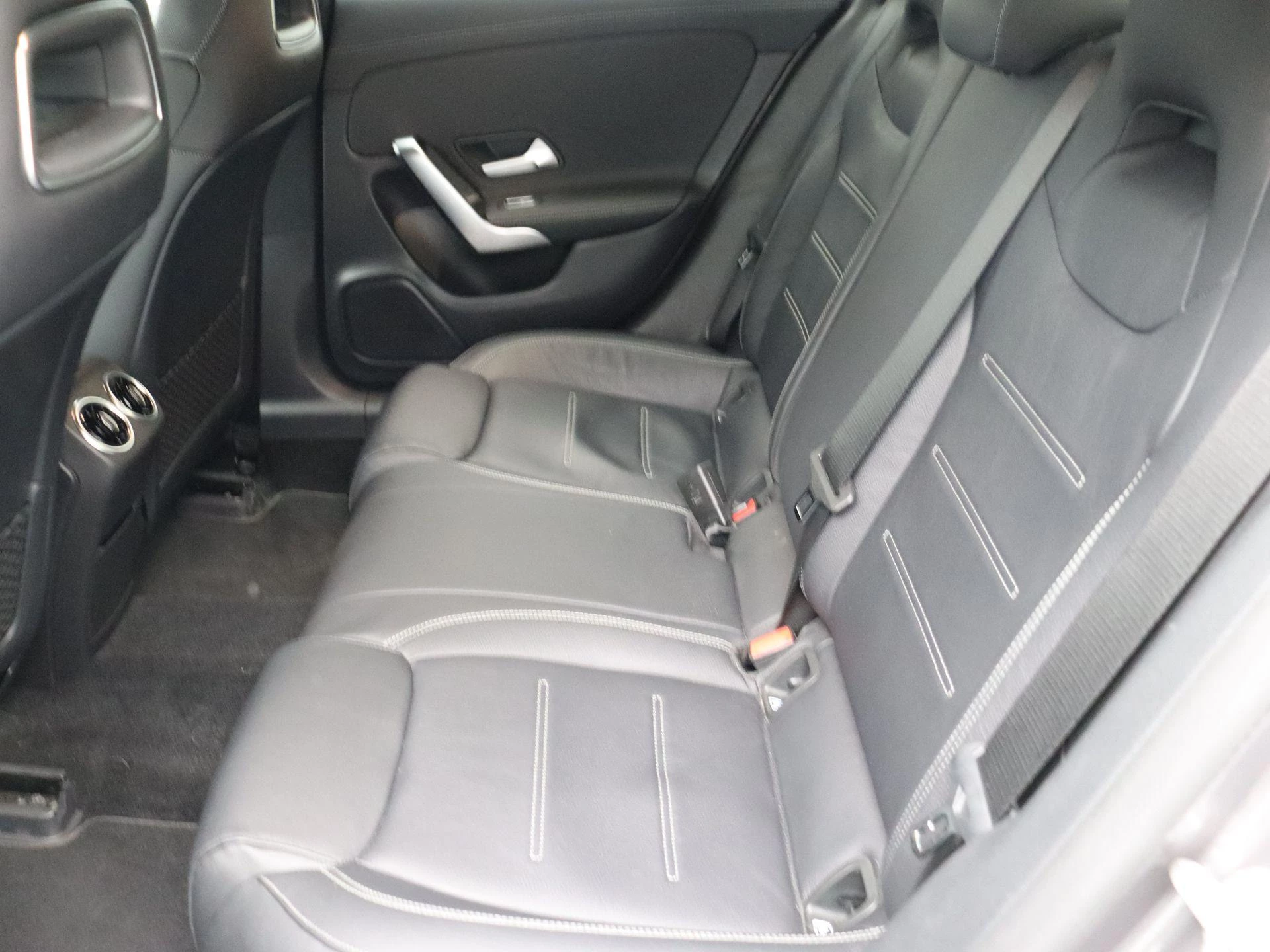 Mercedes-Benz CLA 180 AMG LINE + LEDER + NIGHTPAKKET + CAMERA + LED +