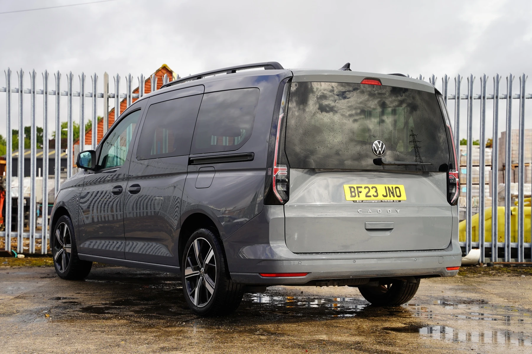 Volkswagen-Caddy-image-2