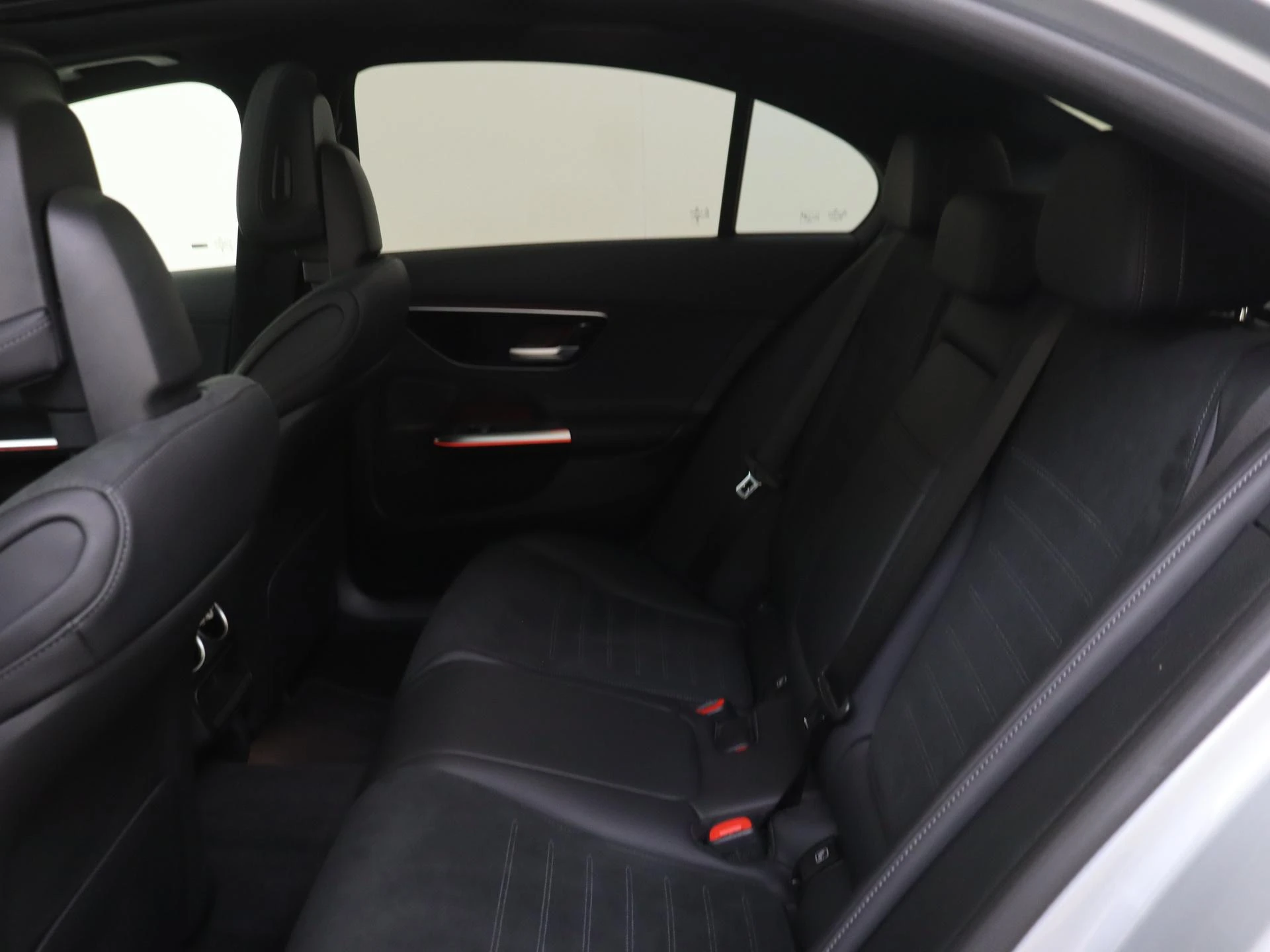 Mercedes-Benz-C-Klasse-image-15