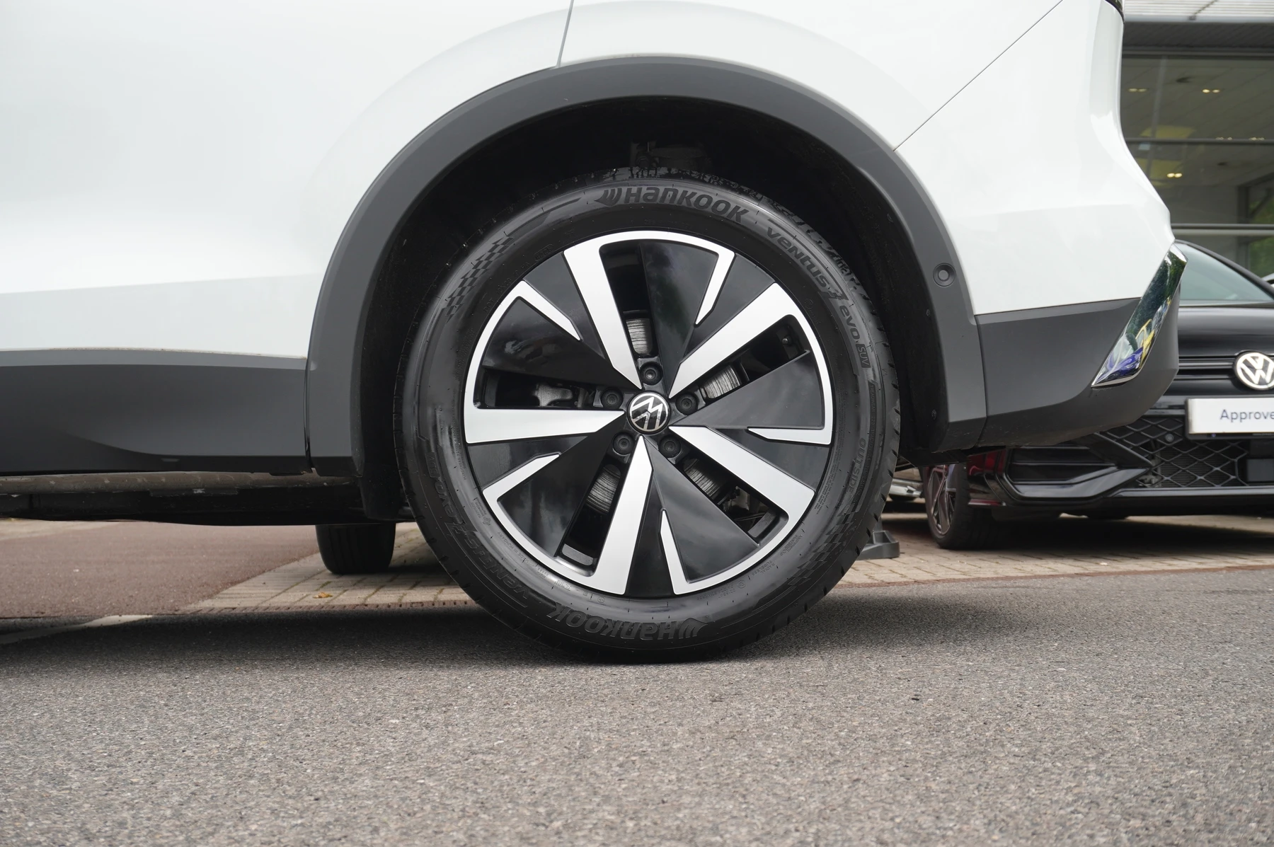 Volkswagen-Tiguan-image-19