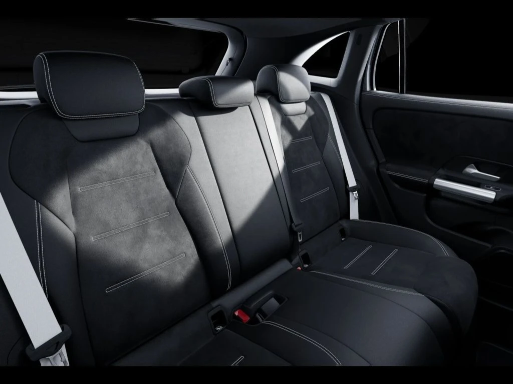 Mercedes-Benz-GLA 200 d-image-11