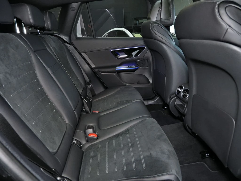 Mercedes-Benz-GLC 220 d-image-13