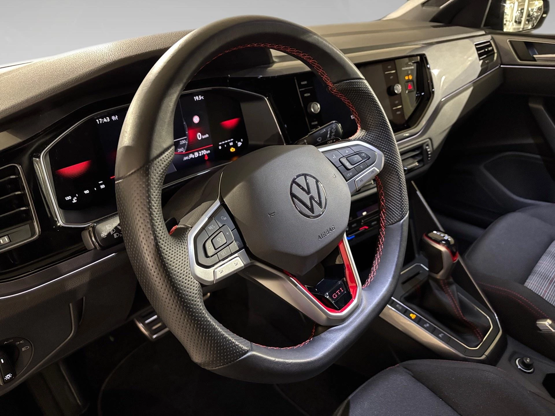 Volkswagen-Polo-image-7