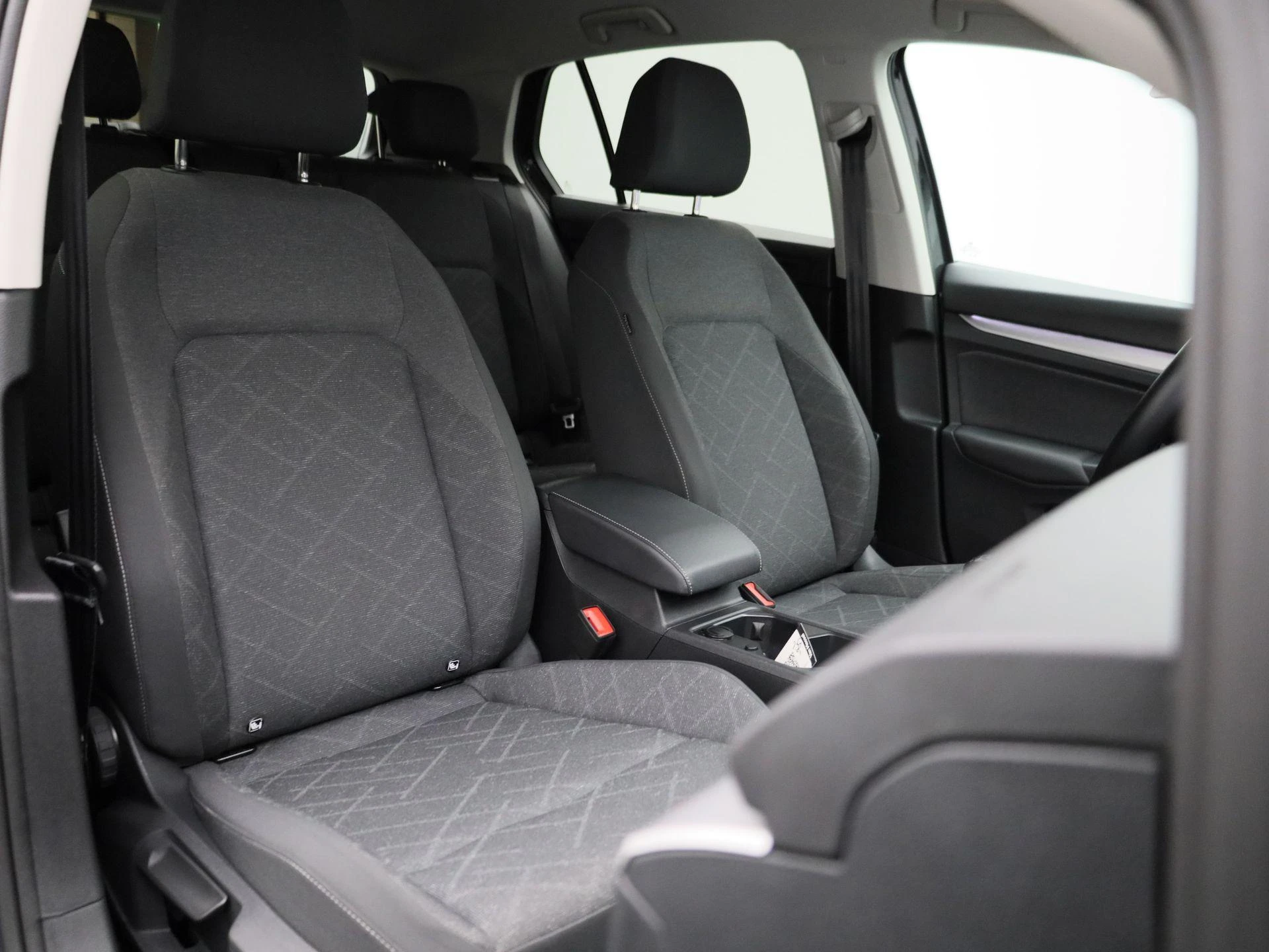 Volkswagen-Golf-image-32