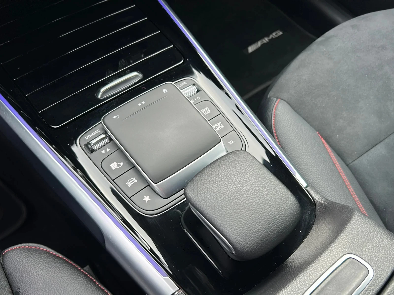 Mercedes-Benz-EQB-image-18