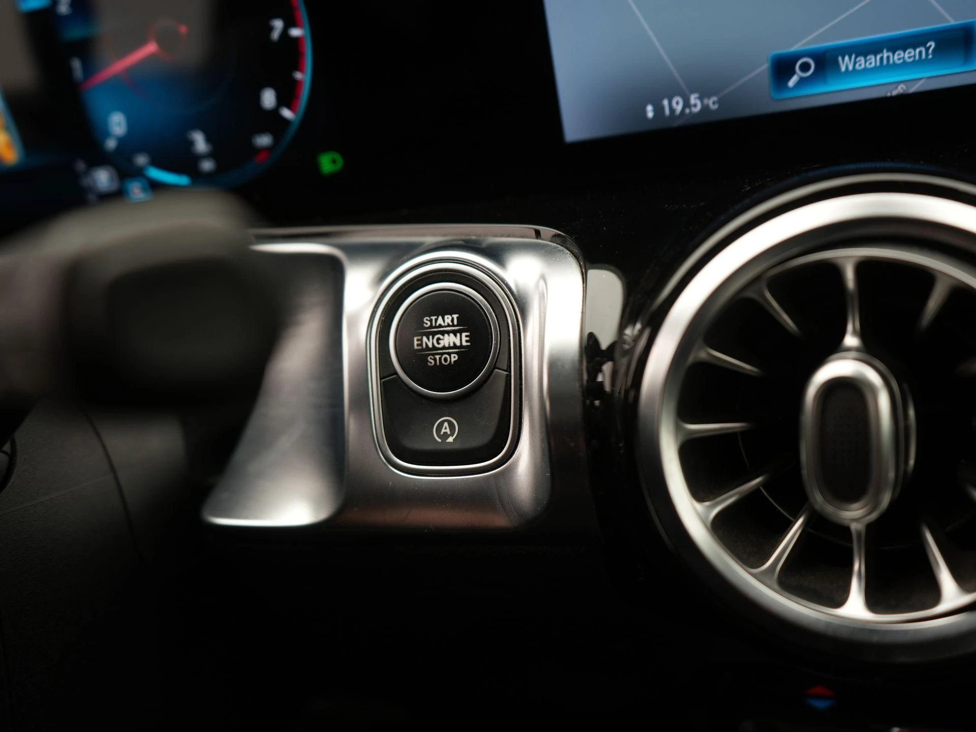 Mercedes-Benz-GLB-image-31