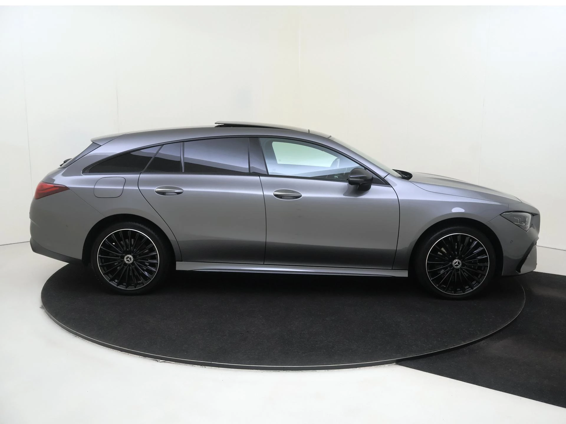 Mercedes-Benz-CLA-image-8