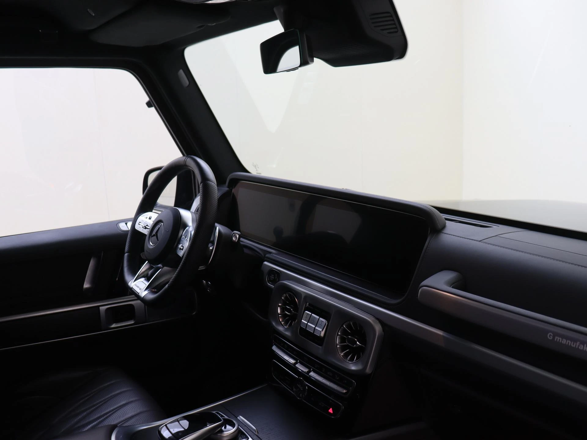 Mercedes-Benz-G-Klasse-image-13