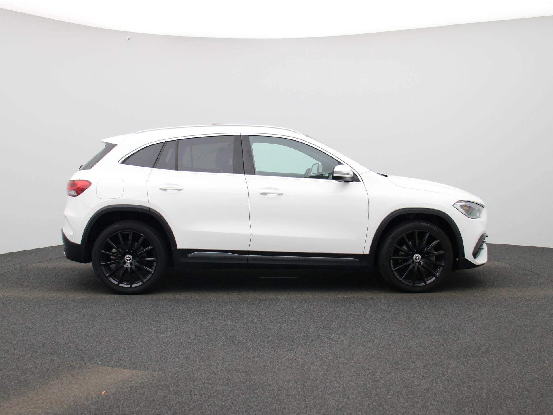 Mercedes-Benz-GLA-image-7