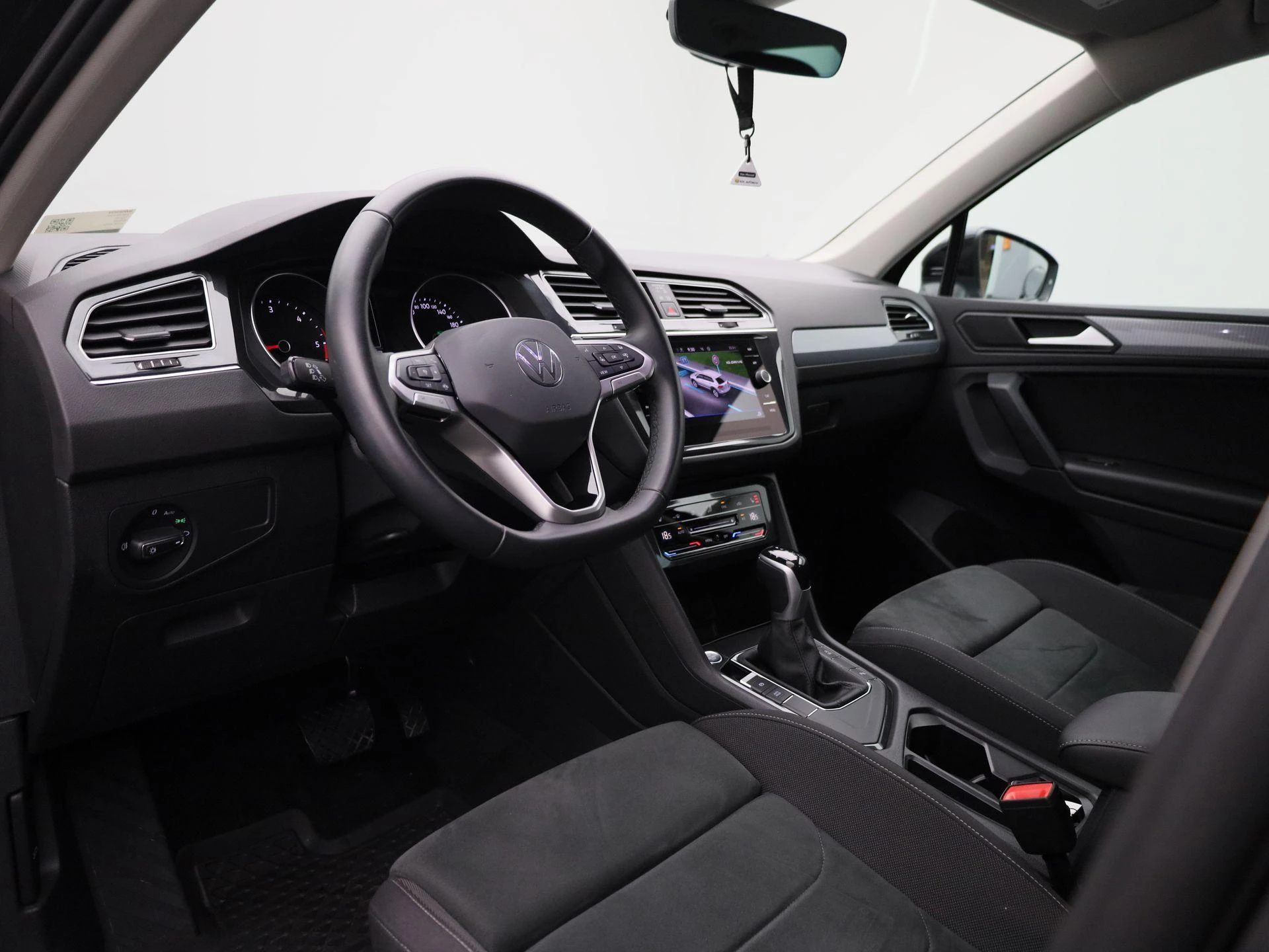 Volkswagen-Tiguan-image-29