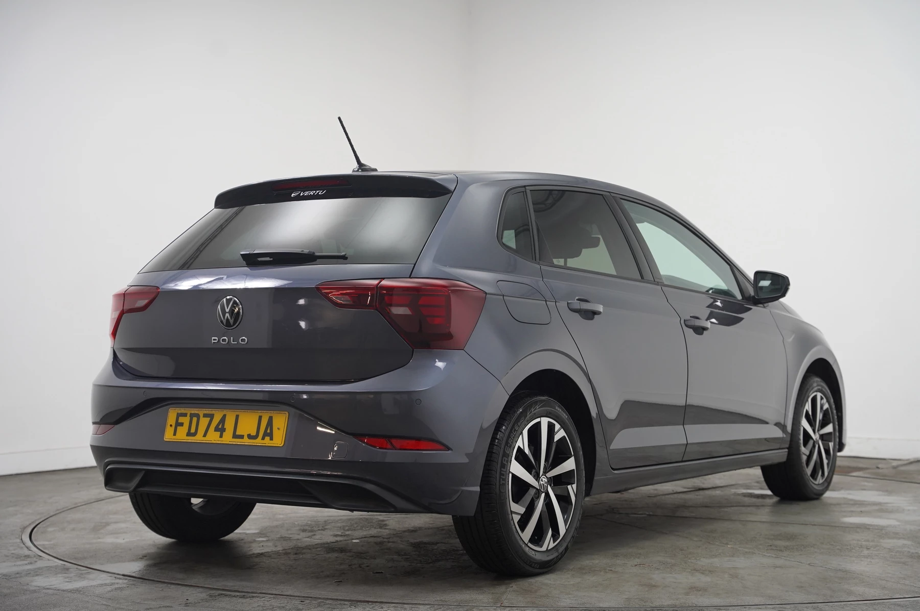 Volkswagen-Polo-image-13