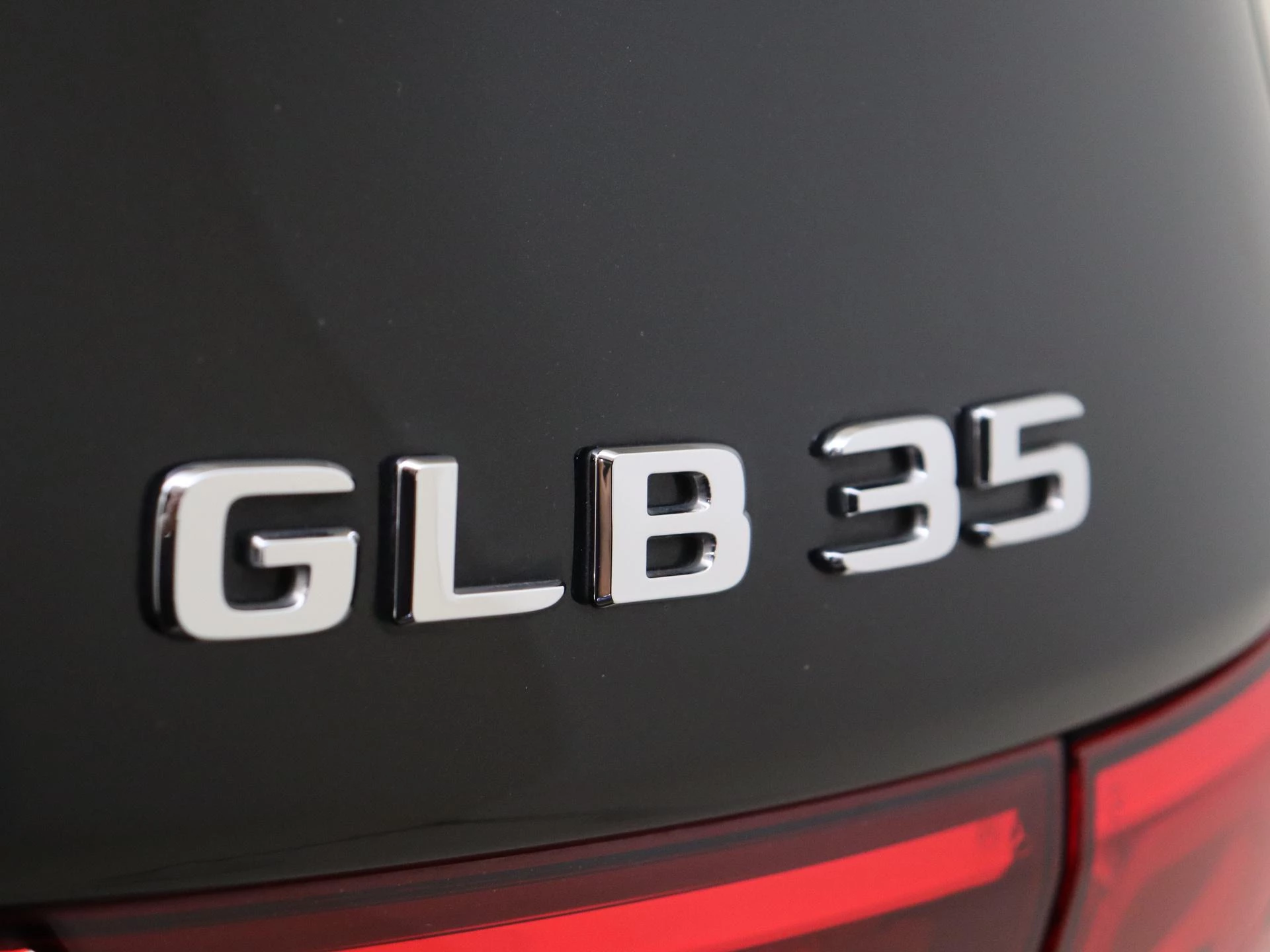 Mercedes-Benz-GLB-image-43