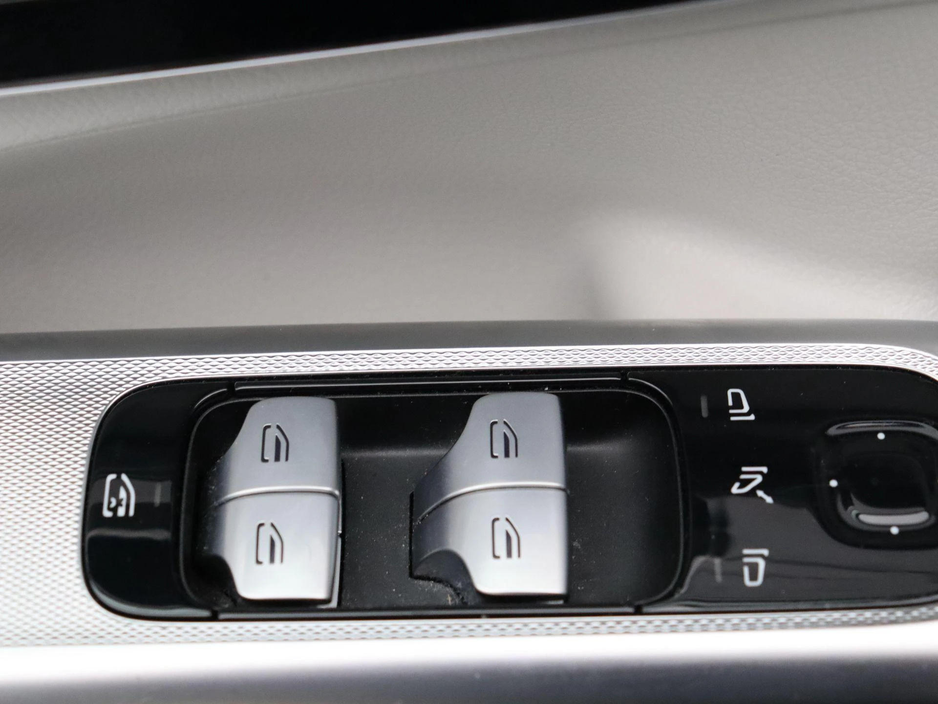 Mercedes-Benz-EQE-image-9