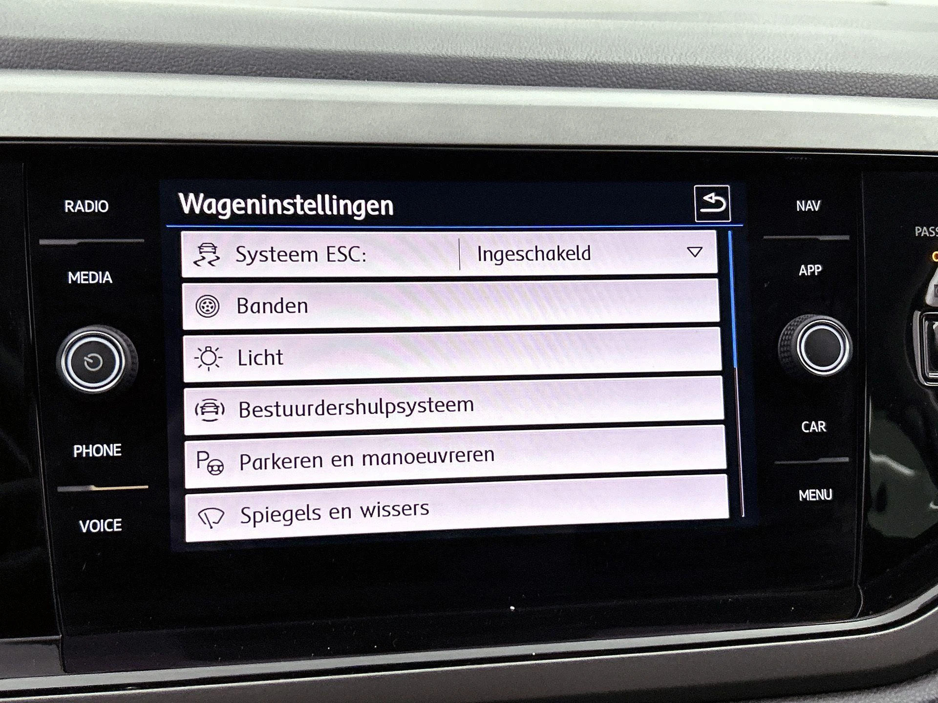 Volkswagen-Polo-image-9