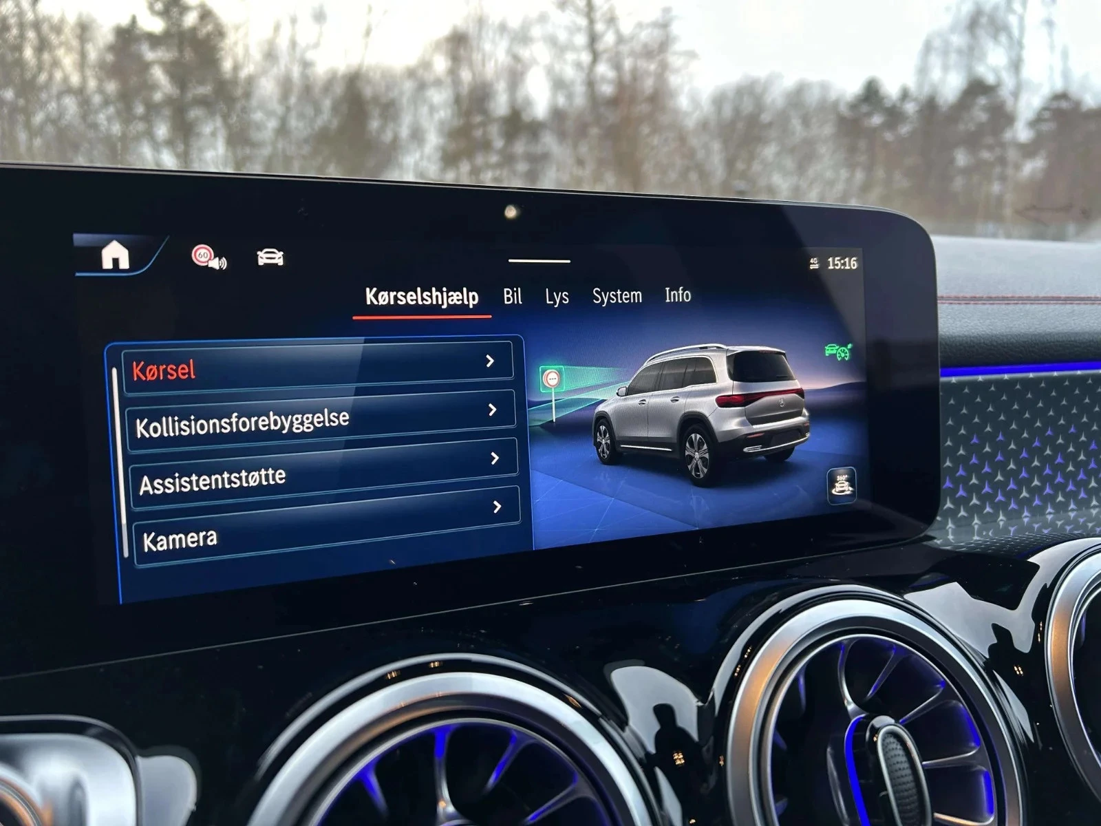 Mercedes-Benz-EQB-image-16