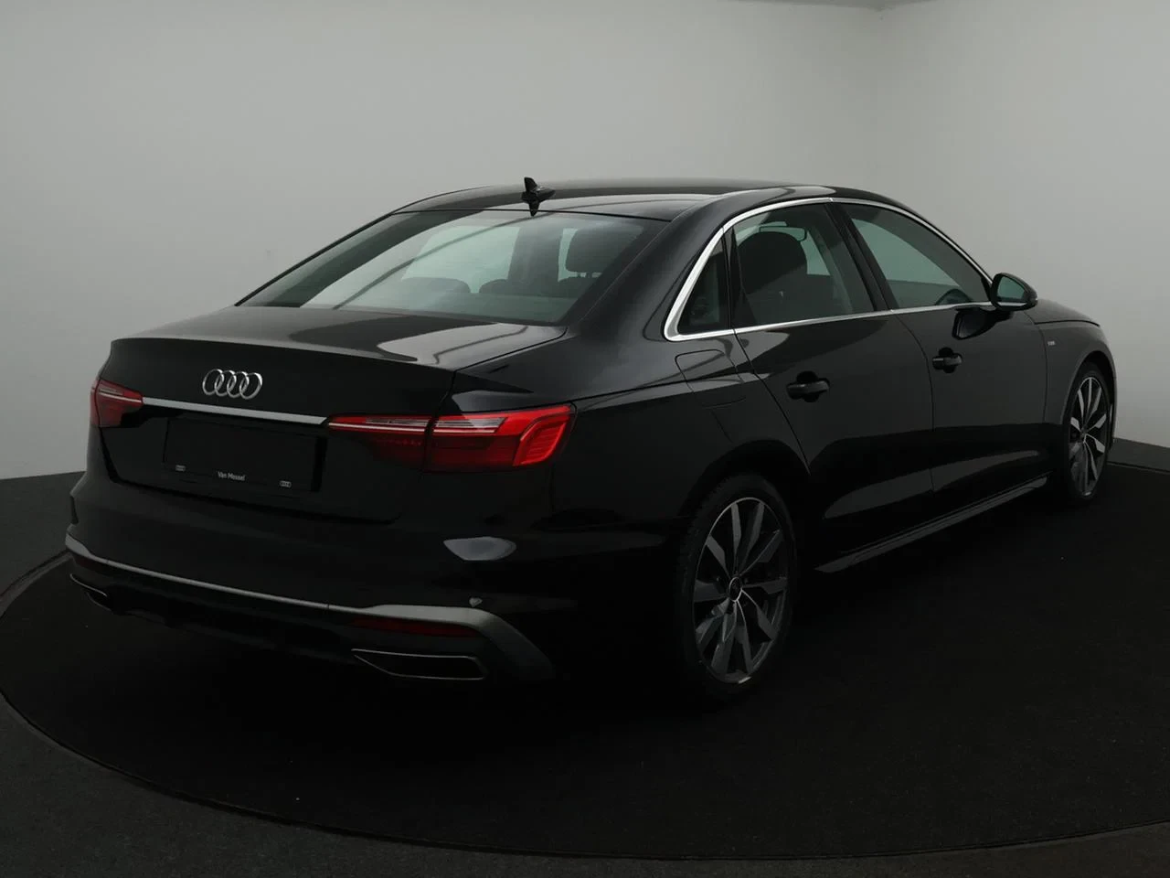 Audi-A4-image-1