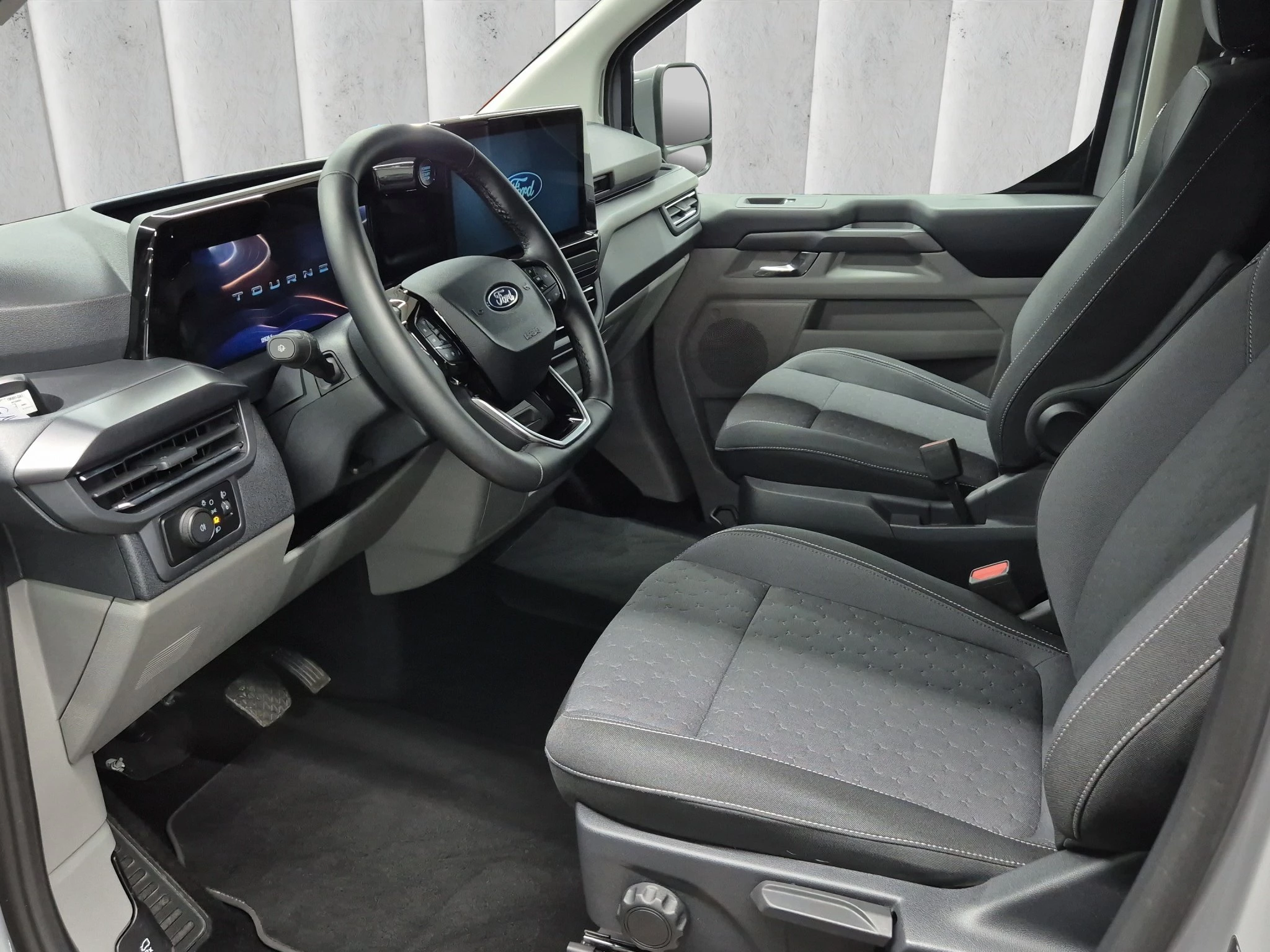 Ford Tourneo Custom Titanium L1 Aut.*AHK*NAVI*LED*SHZ*LRHZ*WSH