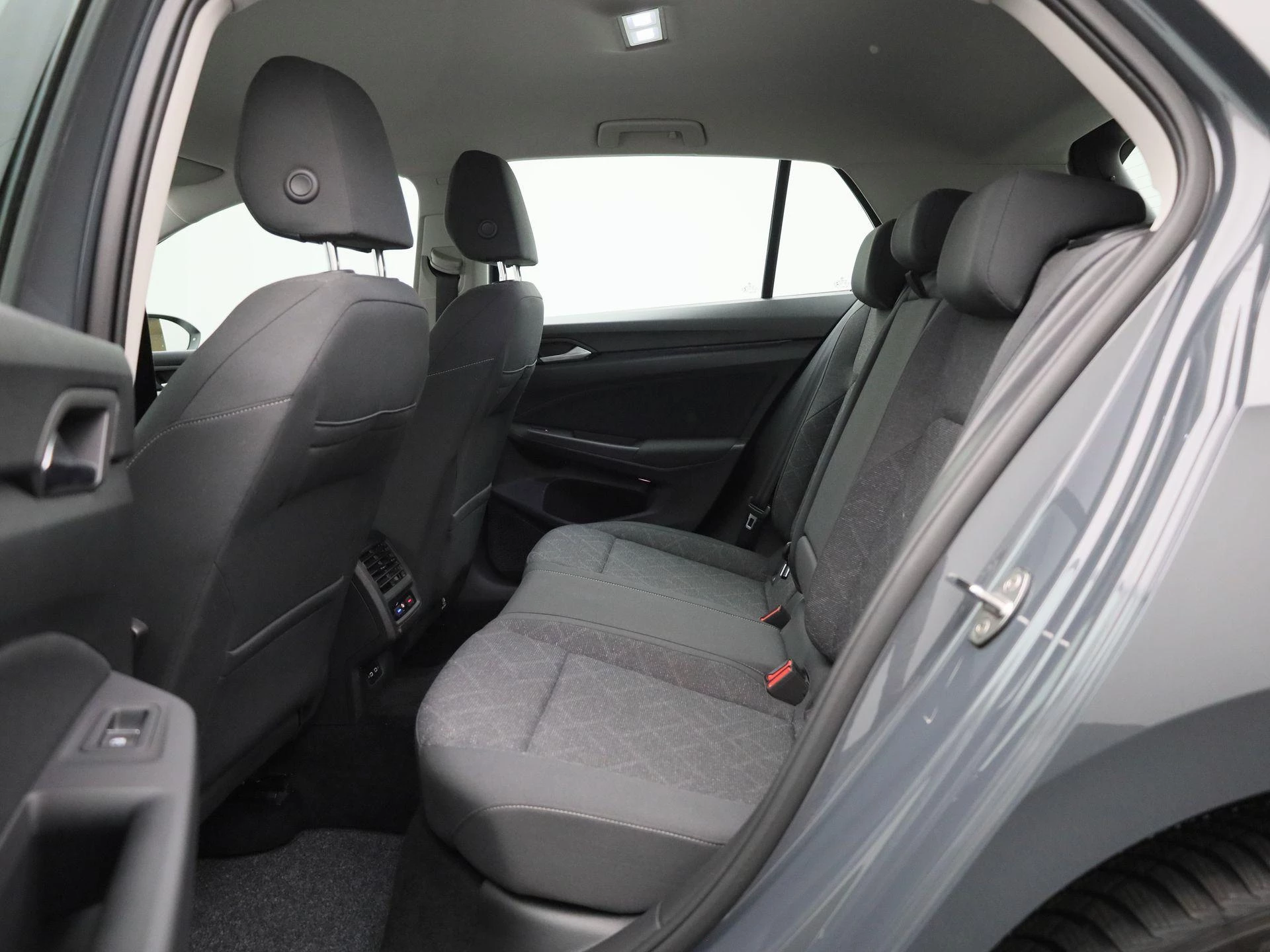 Volkswagen-Golf-image-11
