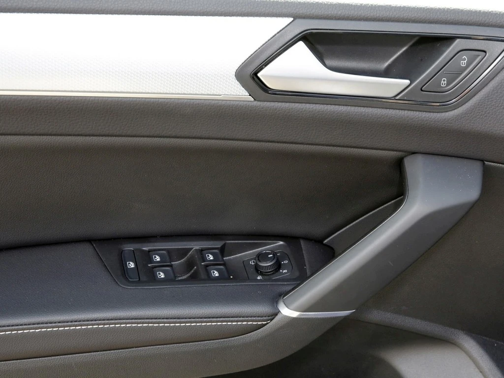 Volkswagen-Touran-image-14