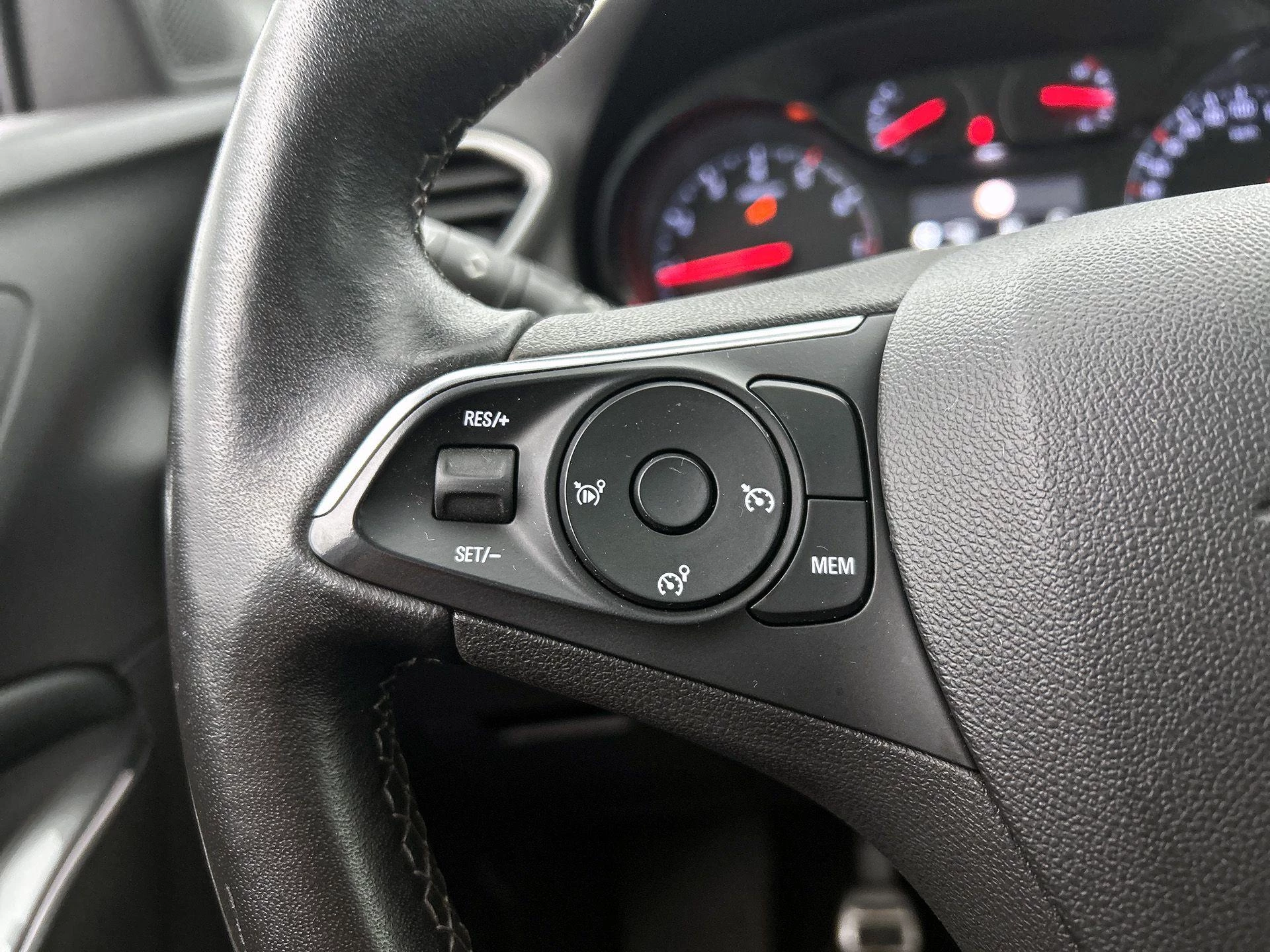 Opel-Grandland X-image-5