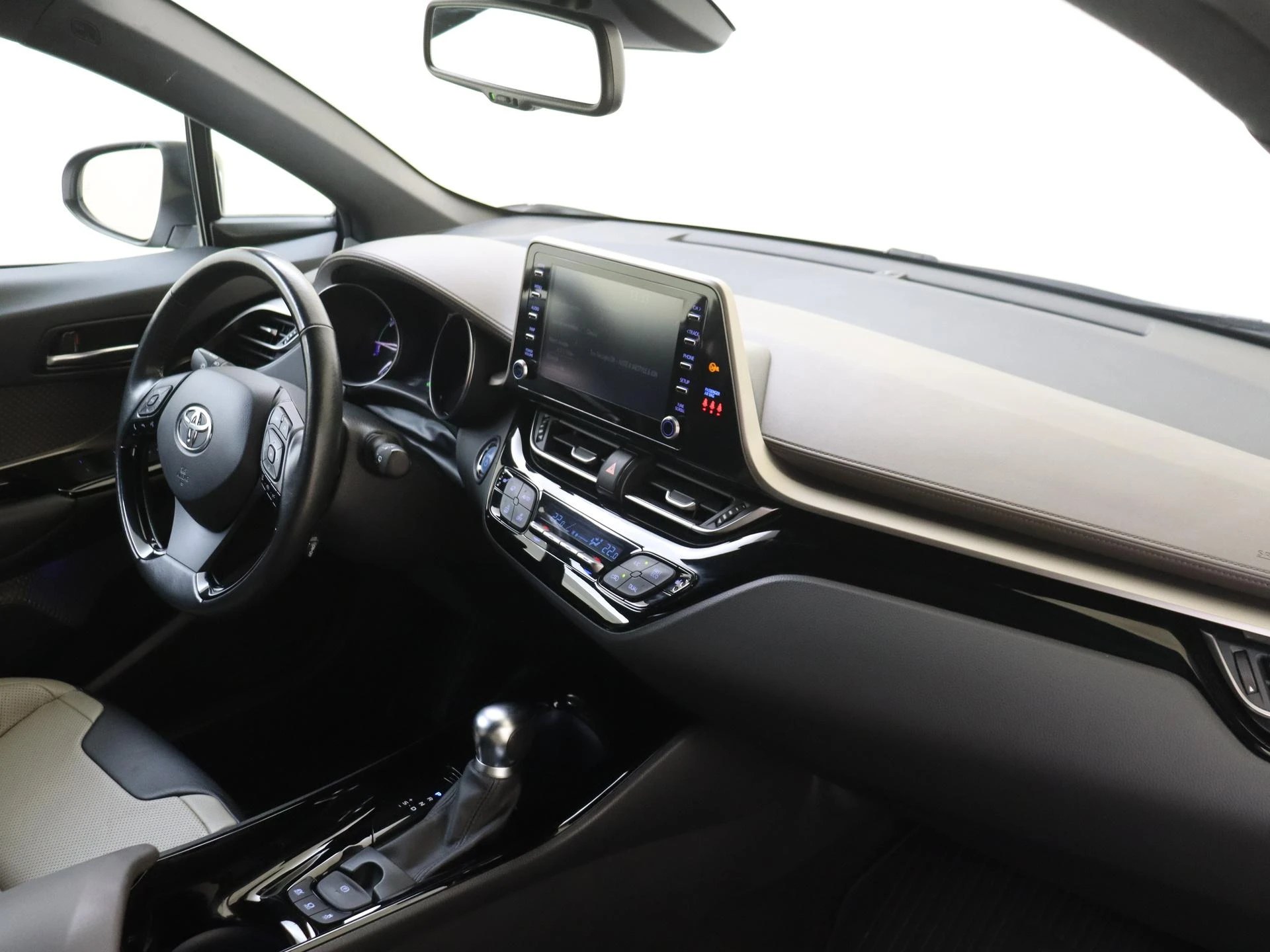 Toyota C-HR 2.0 Hybrid Executive AUTOMAAT