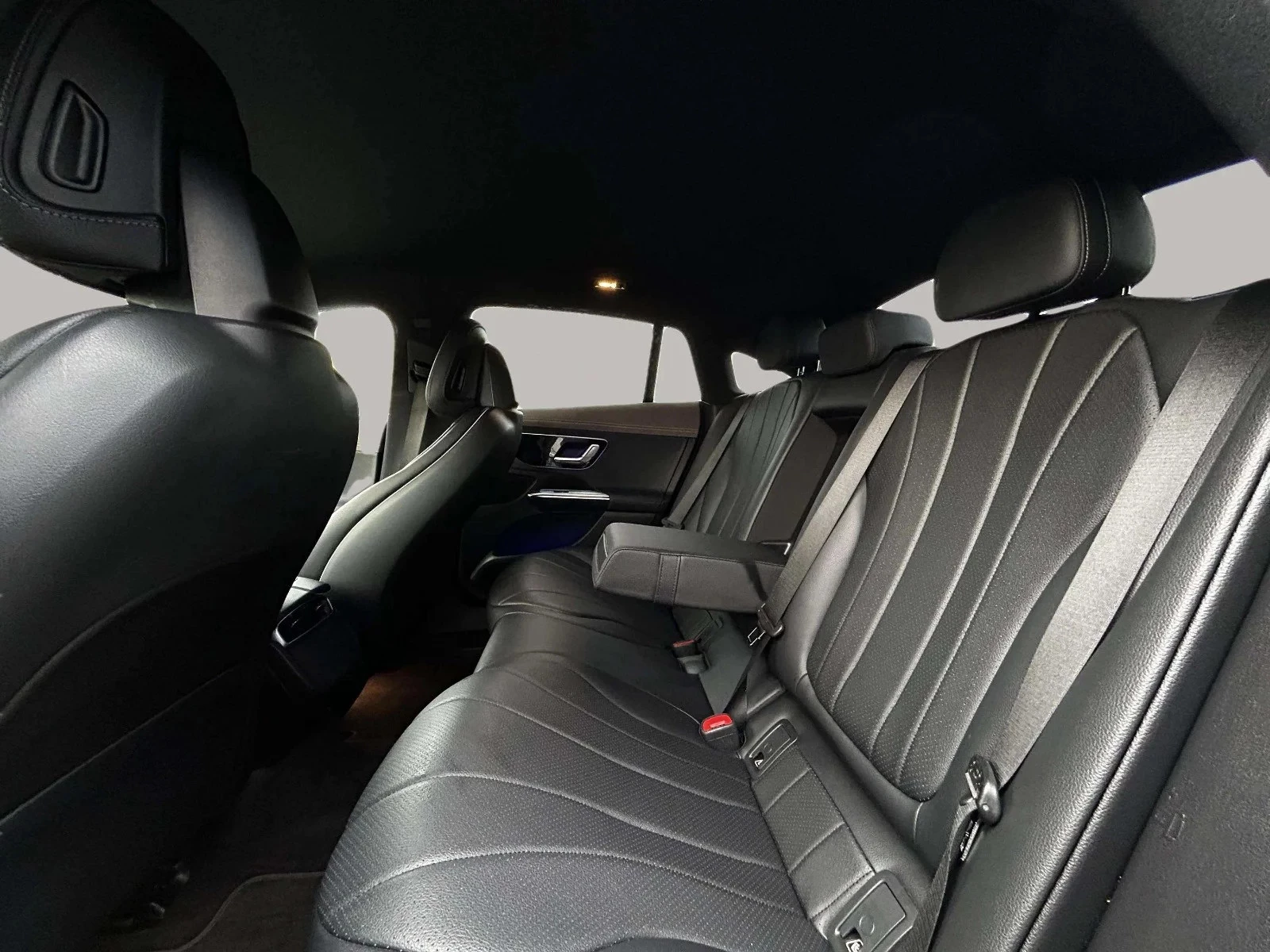 Mercedes-Benz-EQE-image-13